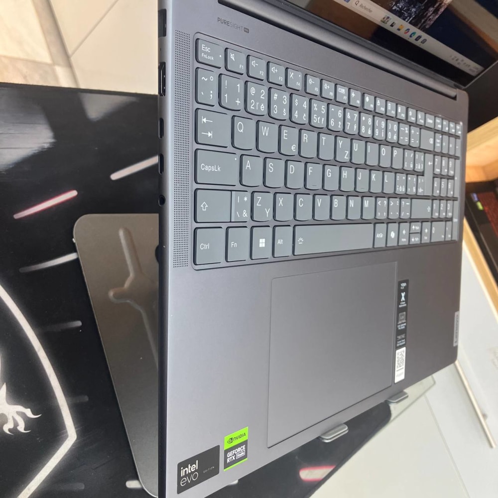 LENOVO LENOVO TOGA PRO 9I ULTRA 9 185H 32GB 1TB RTX4050 6GBVRAM 16 3K TACTILE 165HZ - LAPTOP vue 4