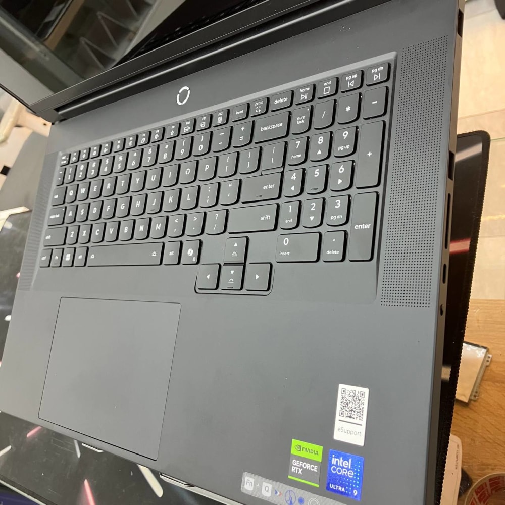 LENOVO LENOVO LEGION 9I GEN10 ULTRA9 275HX 32GB 1TB RTX5090 24GB 18 4K 240HZ - LAPTOP vue 4