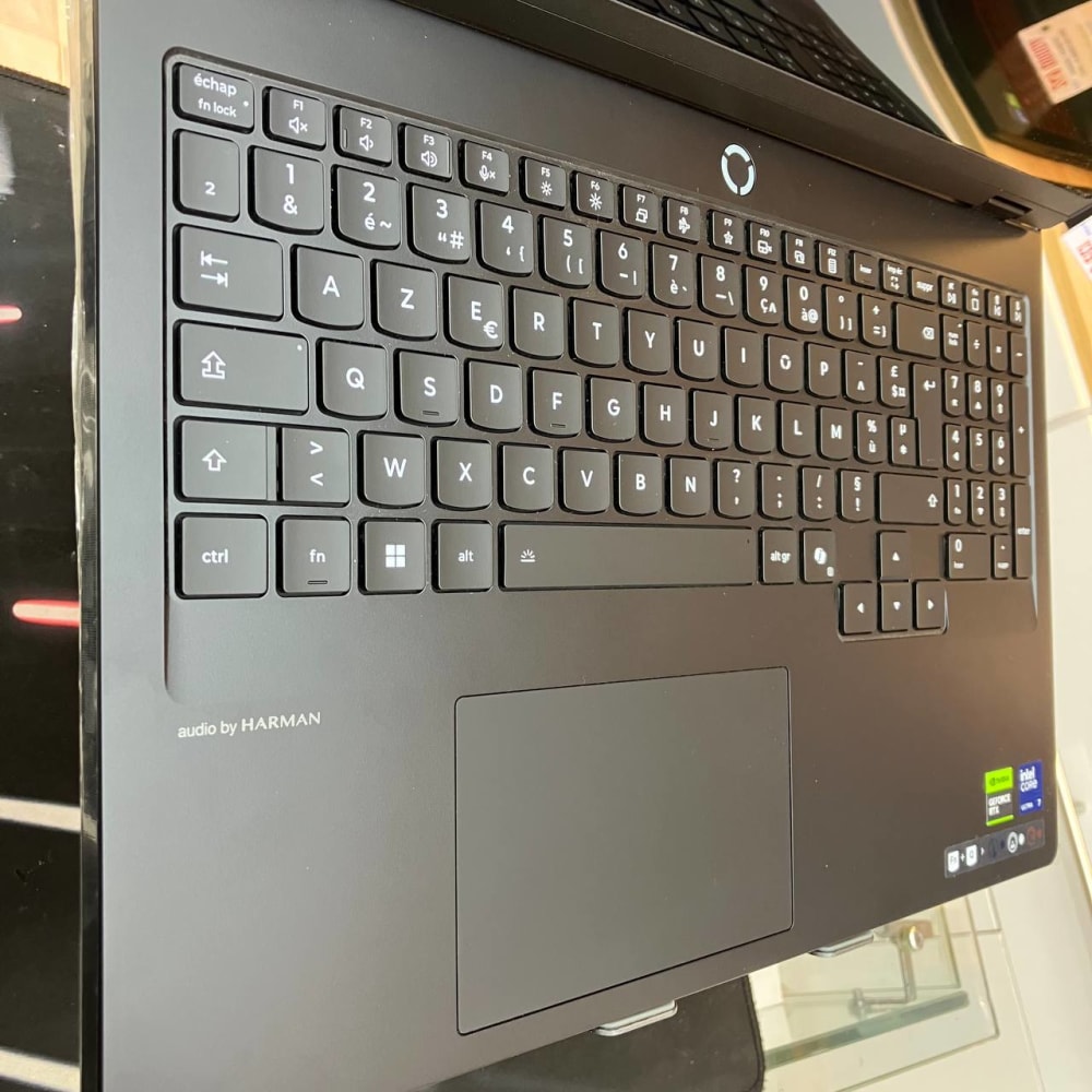 LENOVO LEGION PRO 5 ULTRA 7 255HX 32GB 1TB RTX 5070 8GBVRAM 15.6 OLED 165HZ - LAPTOP vue 3