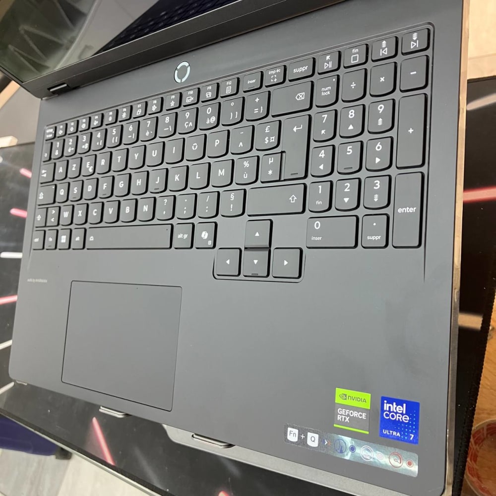 LENOVO LEGION PRO 5 ULTRA 7 255HX 32GB 1TB RTX 5070 8GBVRAM 15.6 OLED 165HZ - LAPTOP vue 4
