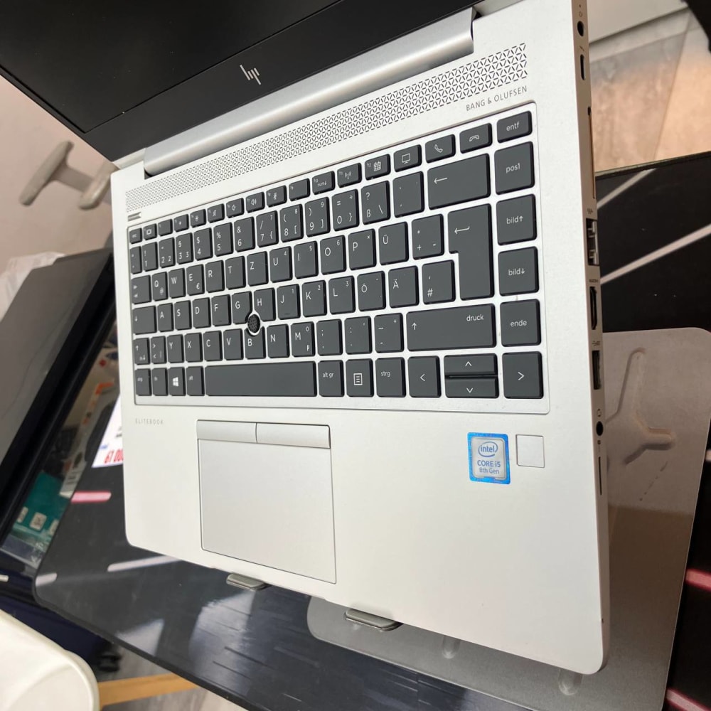 HP HP ELITEBOOK 840 G6 CORE I5 8265U 8GB 256SSD 14'' FHD - LAPTOP vue 4