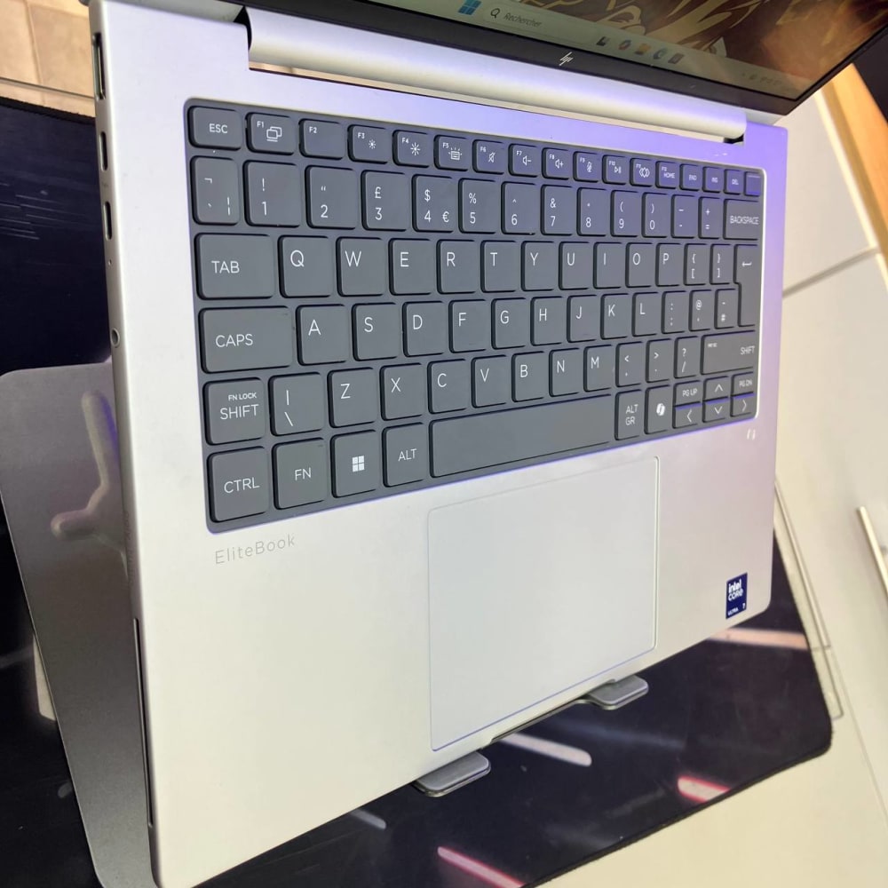HP HP ELITEBOOK 8 G11 14 AI ULTRA 7 258V 32GB 512SSD 14 FHD - LAPTOP vue 3