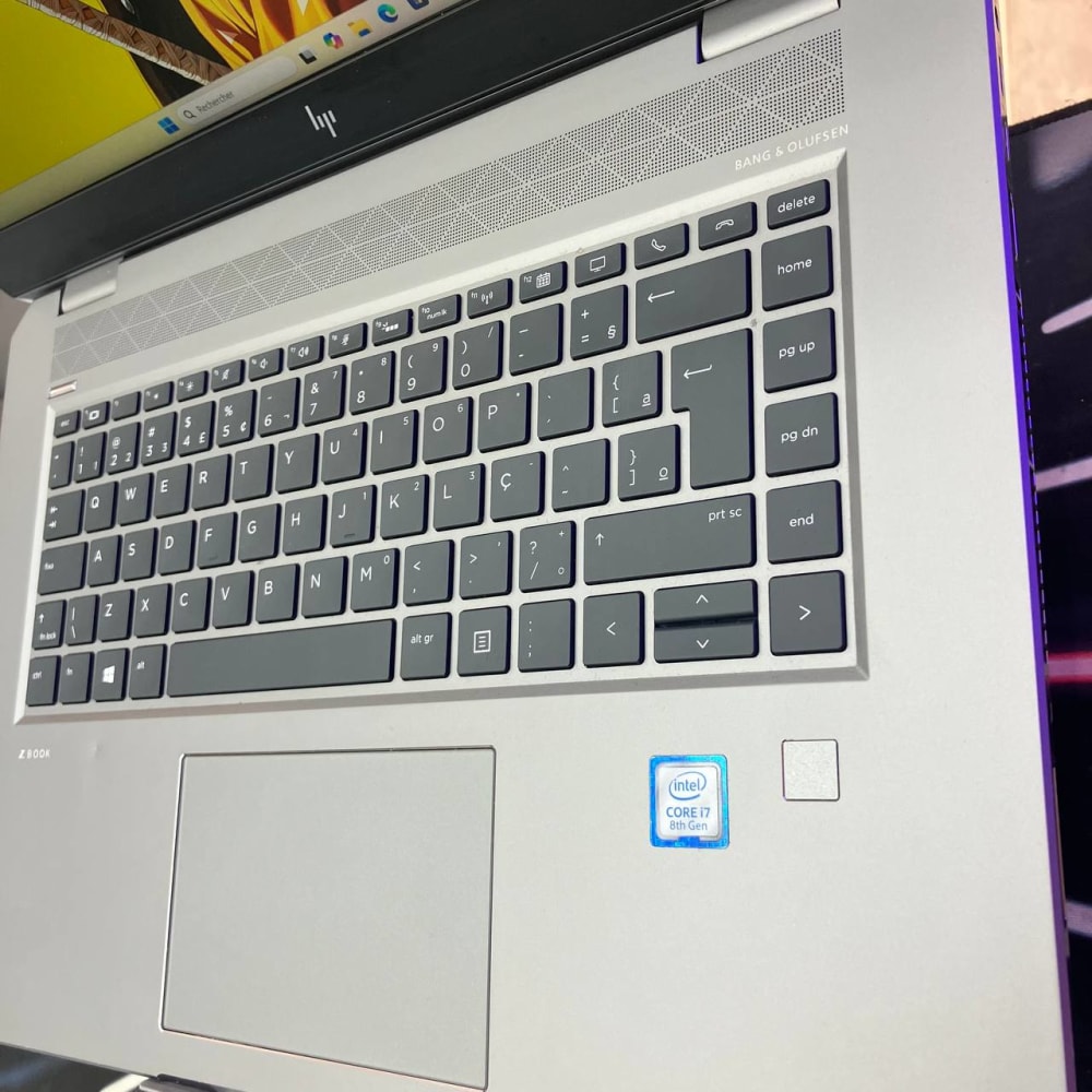 HP HP ZBOOK 15 I7 8750H 16GB 256SSD NVIDIA QUADRO P2000 4GBVRAM 15.6 4K - LAPTOP vue 4