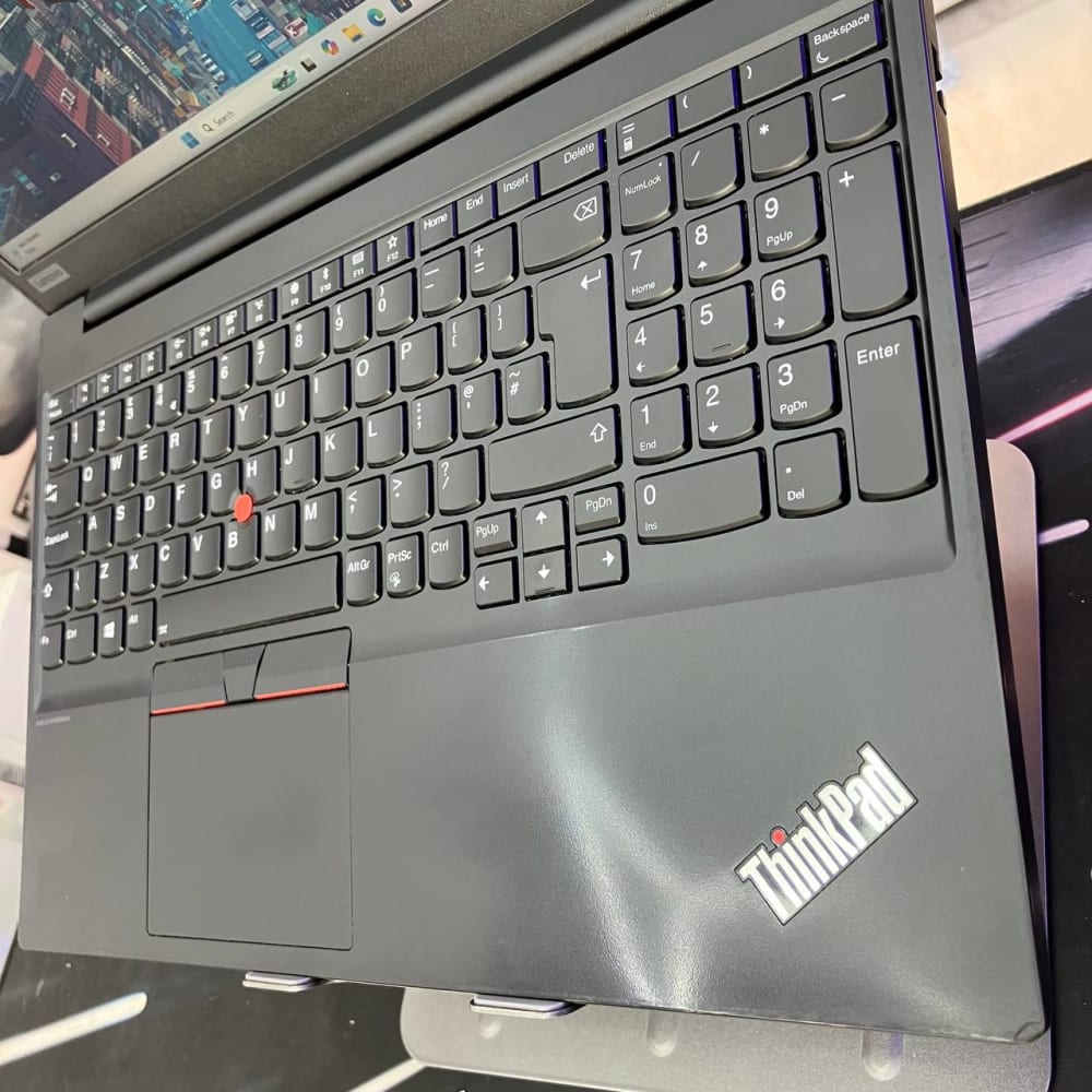 LENOVO LENOVO THINKPAD E15 I7 10510U 8GB 256SSD 15.6 FHD - LAPTOP vue 4
