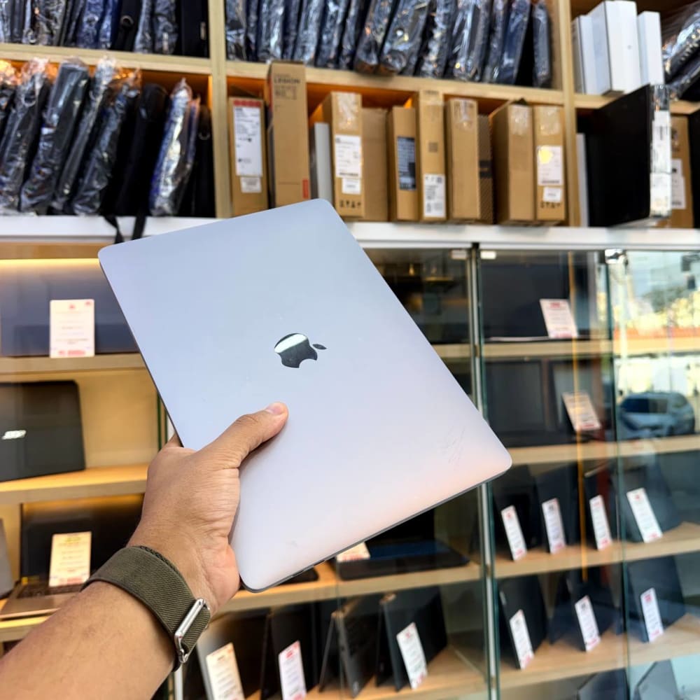 MACBOOK MACBOOK PRO 2020 APPLE M1 16GB 512GB SSD 13.3 2K CYCLE 650 - LAPTOP vue 2