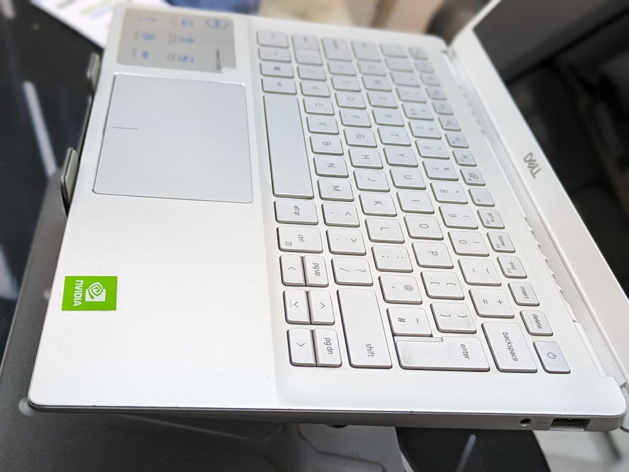 DELL DELL INSPIRON 13 CORE I7 10510U 8GB 256SSD NVIDIA MX250 2GBVRAM 13.3 FHD - LAPTOP vue 7