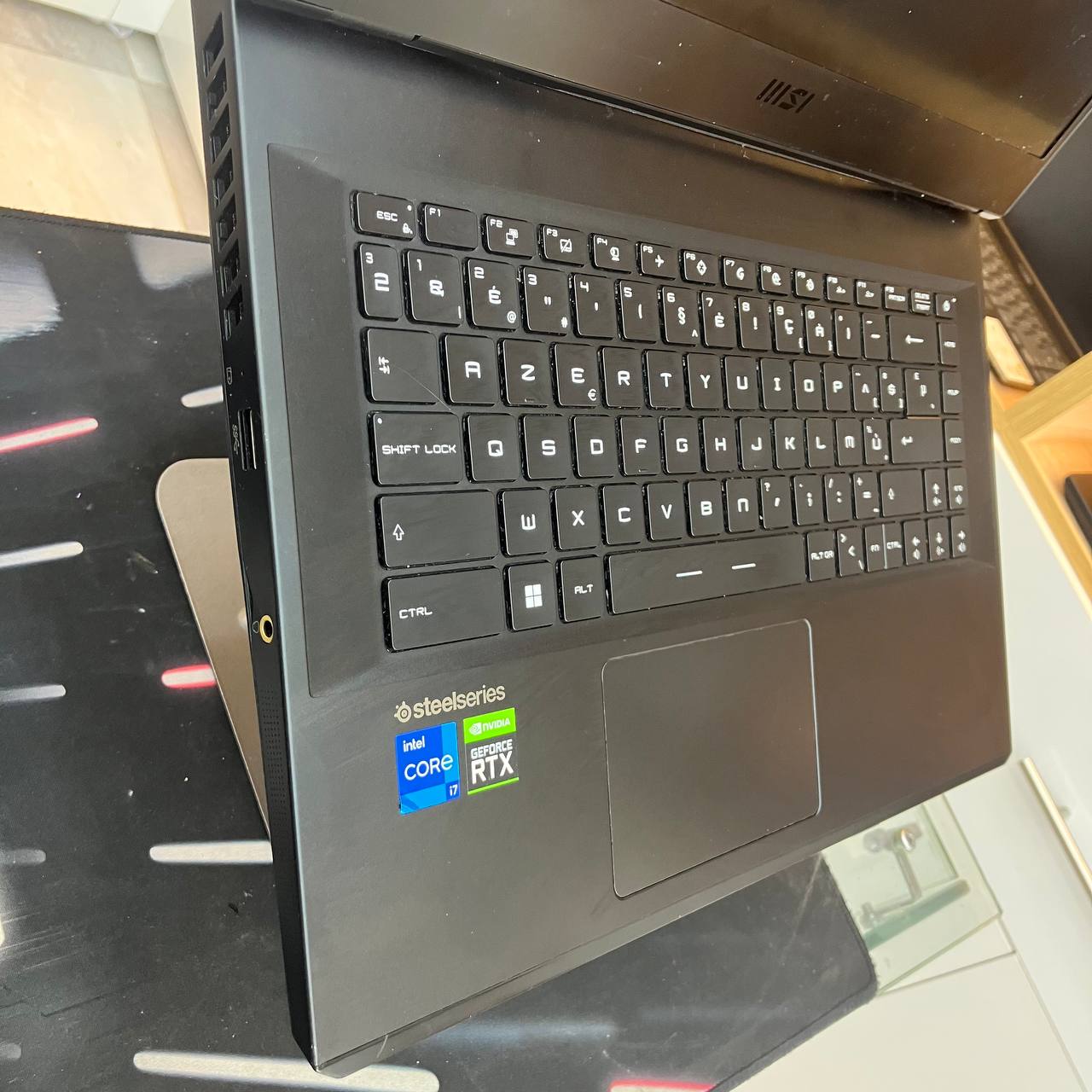 MSI MSI VECTOR GP66 CORE I7 11800H 16GB 1TB SSD RTX3080 8GB 16 FHD 144HZ - LAPTOP vue 3