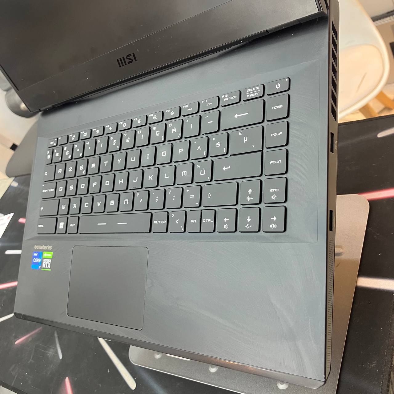 MSI MSI VECTOR GP66 CORE I7 11800H 16GB 1TB SSD RTX3080 8GB 16 FHD 144HZ - LAPTOP vue 4