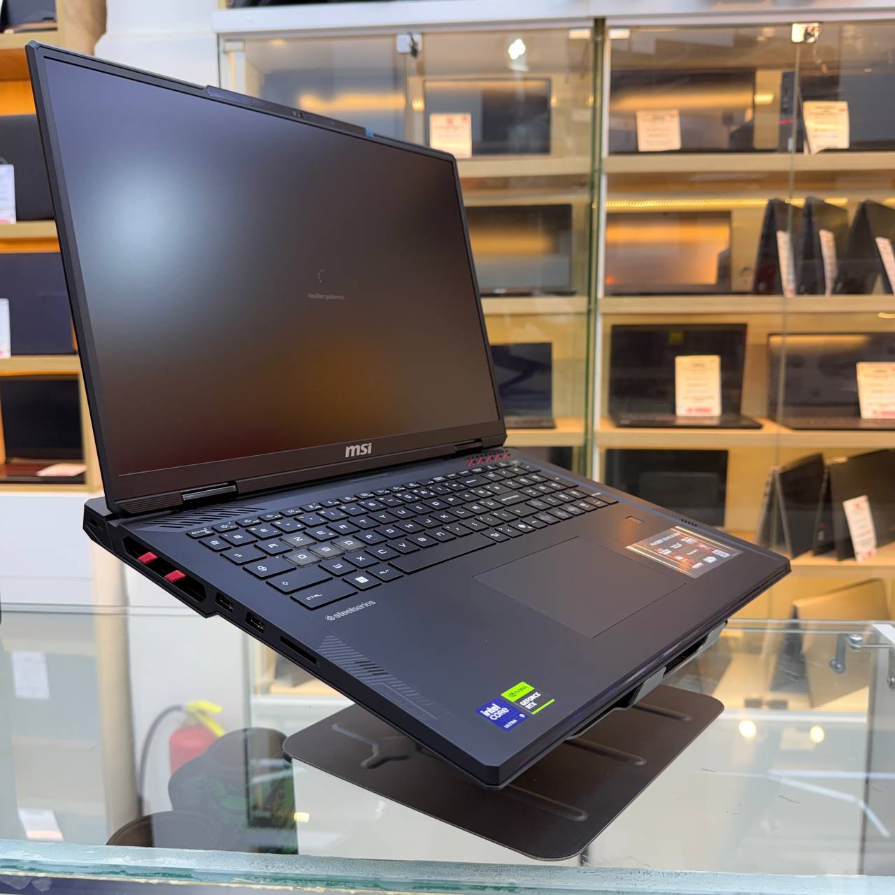 MSI  MSI RAIDER HX 18AI ULTRA 9 285HX NVIDAI RTX 5090 64GB RAM DDR5 4TB SSD ECRAN 18 4K MINI LED 120HZ - LAPTOP vue 3