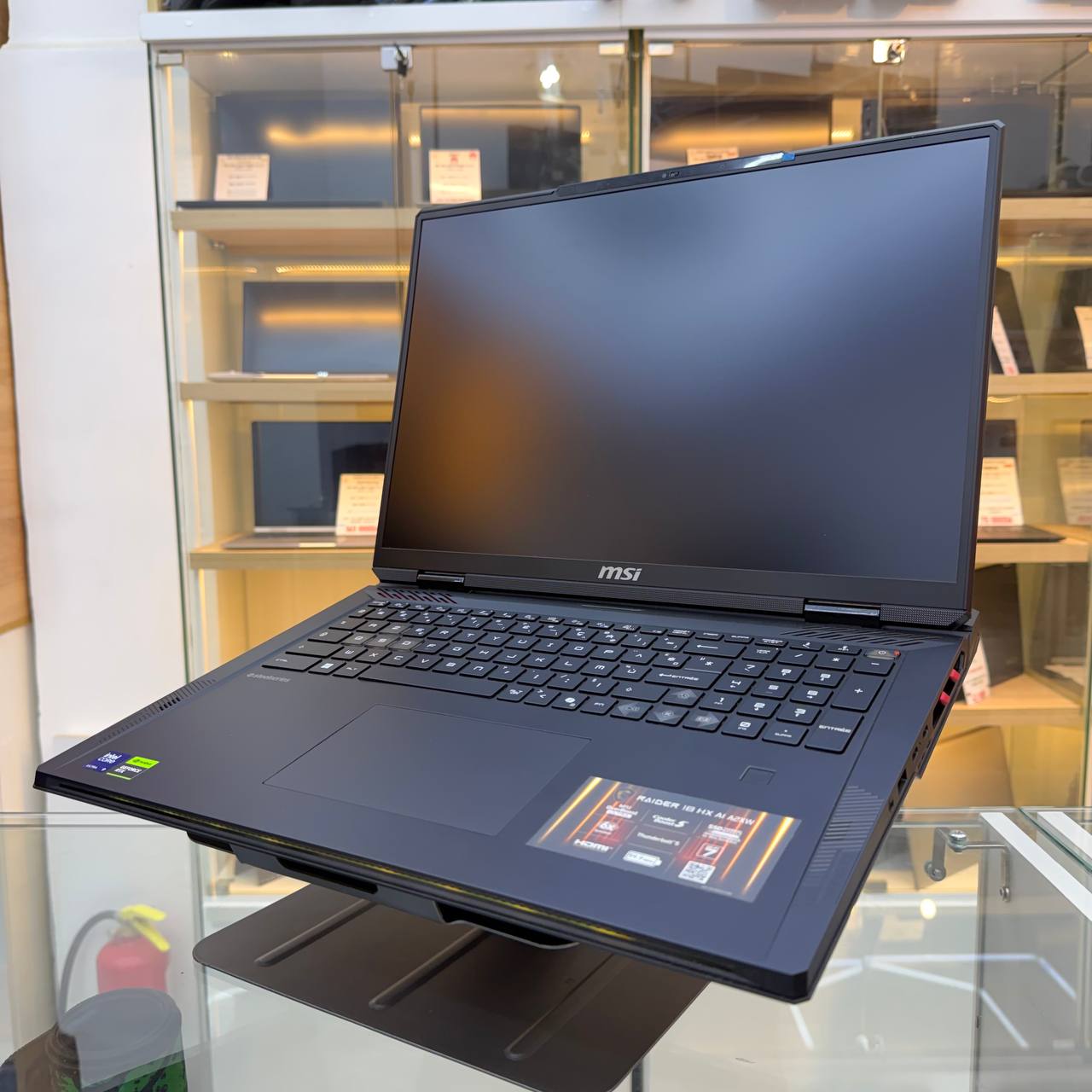 MSI  MSI RAIDER HX 18AI ULTRA 9 285HX NVIDAI RTX 5090 64GB RAM DDR5 4TB SSD ECRAN 18 4K MINI LED 120HZ - LAPTOP vue 5