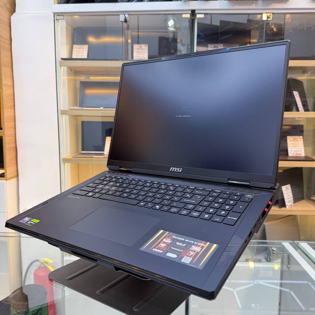 MSI  MSI RAIDER HX 18AI ULTRA 9 285HX NVIDAI RTX 5090 64GB RAM DDR5 4TB SSD ECRAN 18 4K MINI LED 120HZ - LAPTOP vue 6