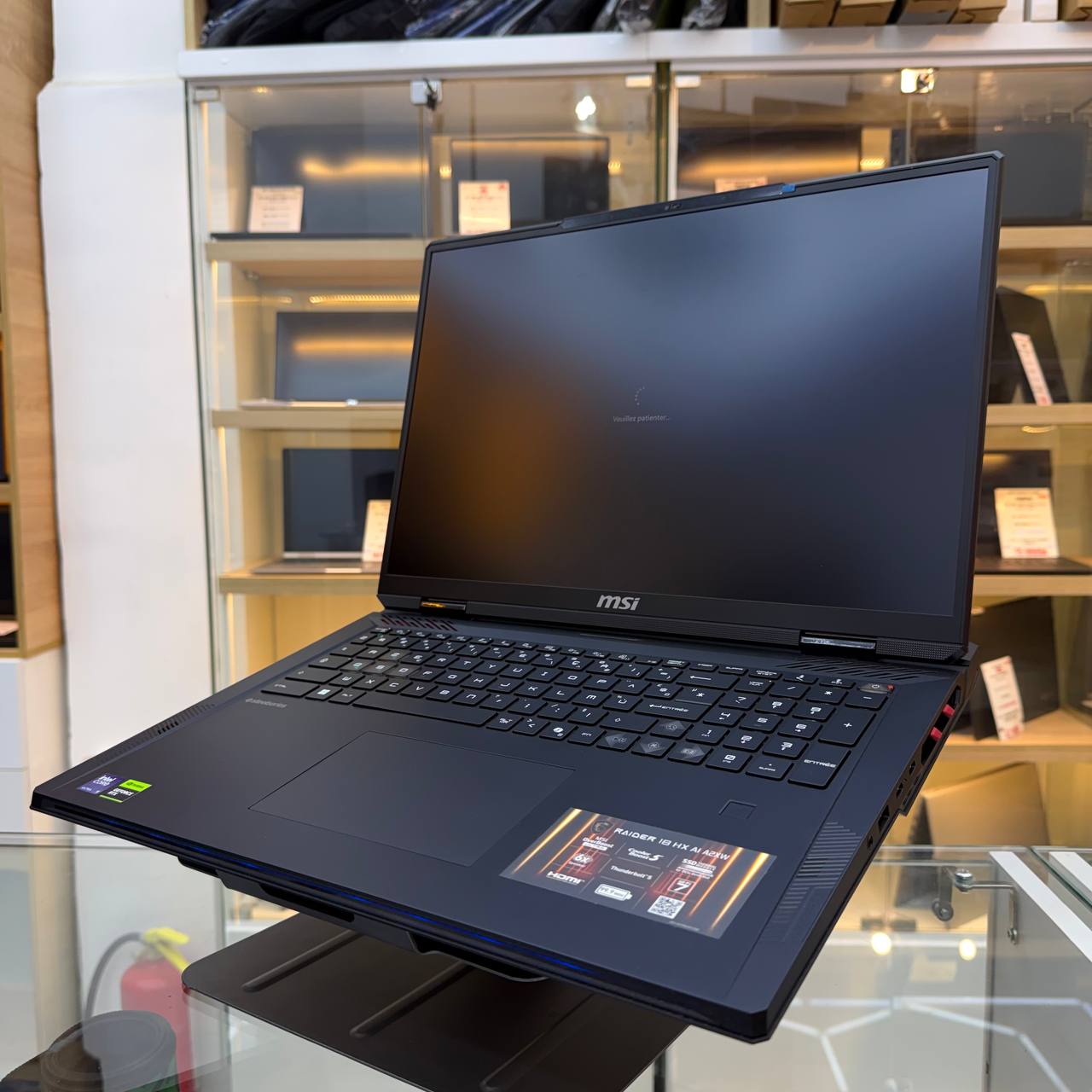 MSI  MSI RAIDER HX 18AI ULTRA 9 285HX NVIDAI RTX 5090 64GB RAM DDR5 4TB SSD ECRAN 18 4K MINI LED 120HZ - LAPTOP vue 7