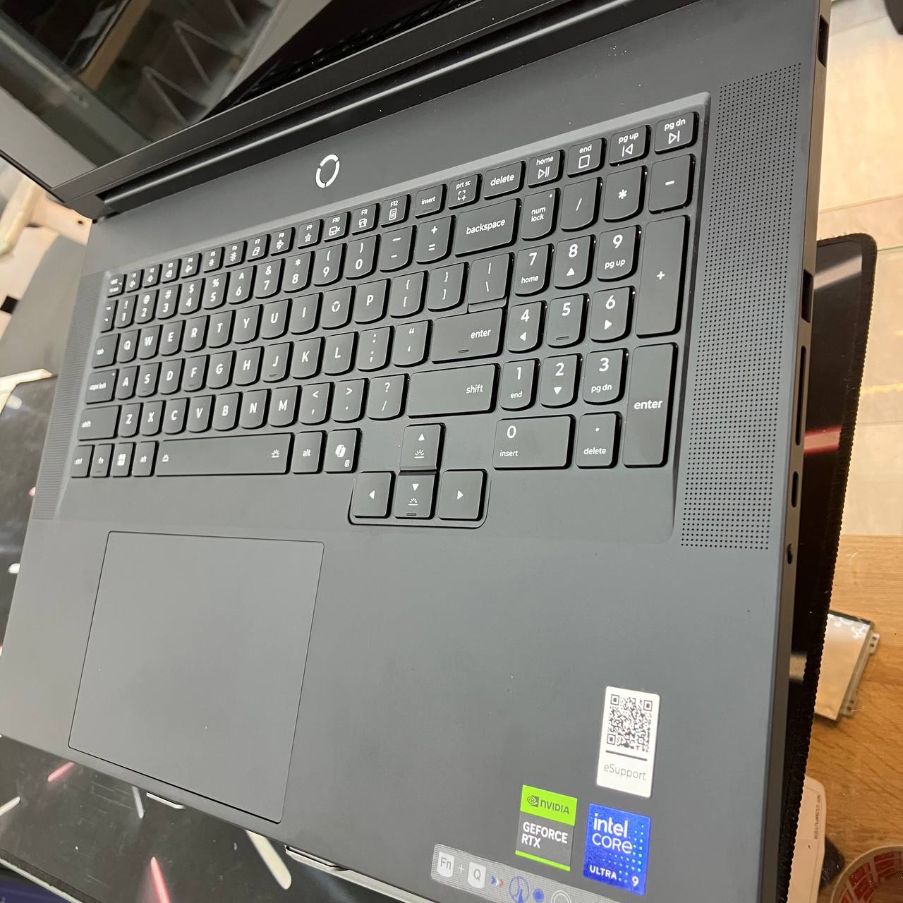 LENOVO LENOVO LEGION 9I GEN10 ULTRA9 275HX 32GB 1TB RTX5090 24GB 18 4K 240HZ - LAPTOP vue 4
