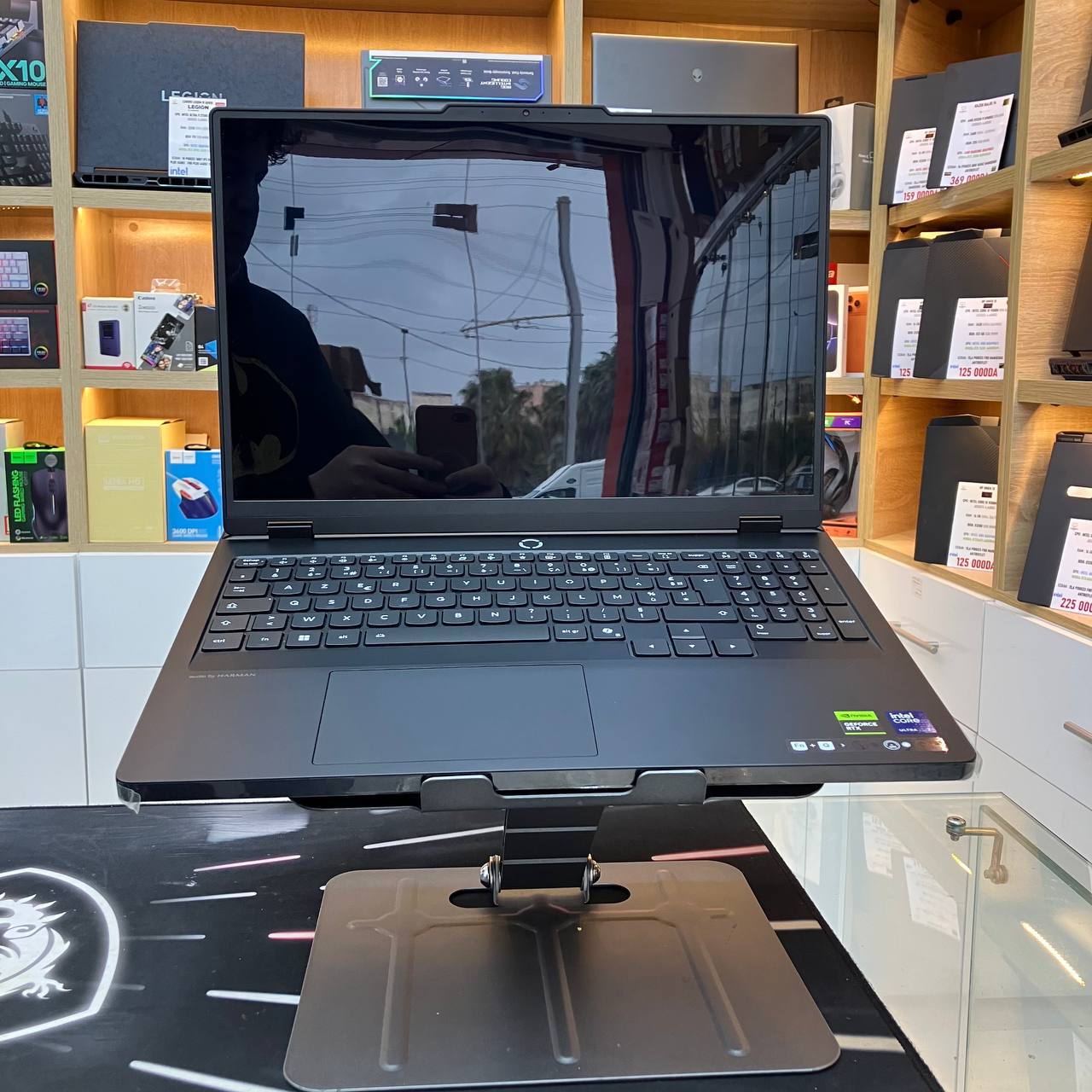 LENOVO LEGION PRO 5 ULTRA 7 255HX 32GB 1TB RTX 5070 8GBVRAM 15.6 OLED 165HZ - LAPTOP vue 2