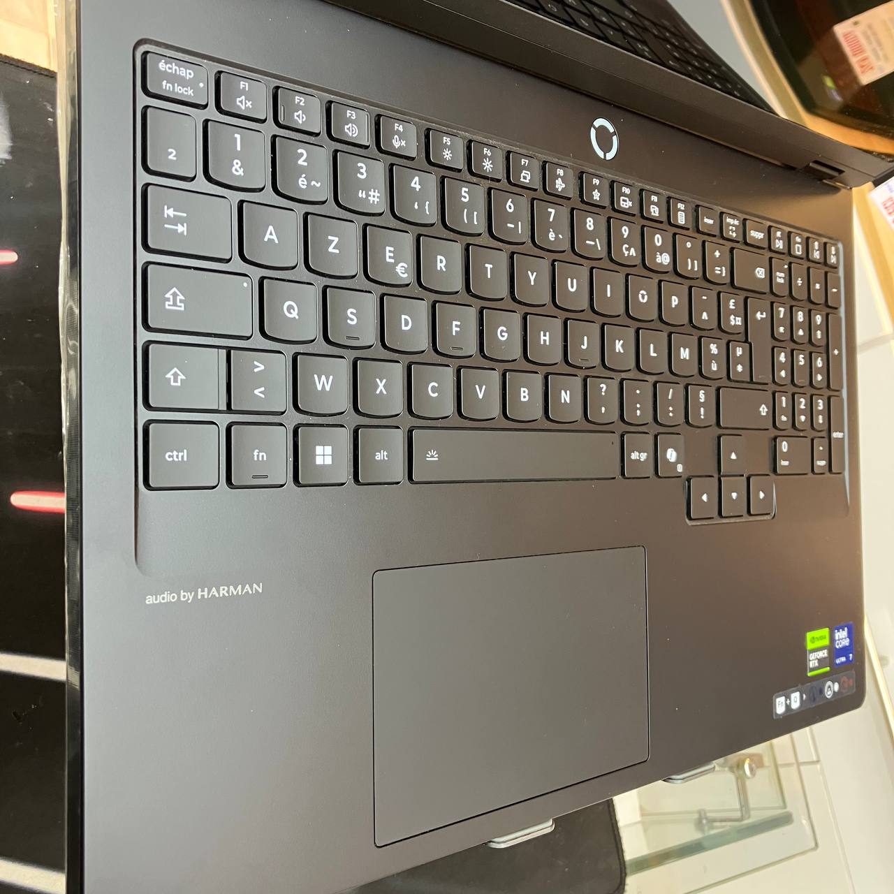LENOVO LEGION PRO 5 ULTRA 7 255HX 32GB 1TB RTX 5070 8GBVRAM 15.6 OLED 165HZ - LAPTOP vue 3