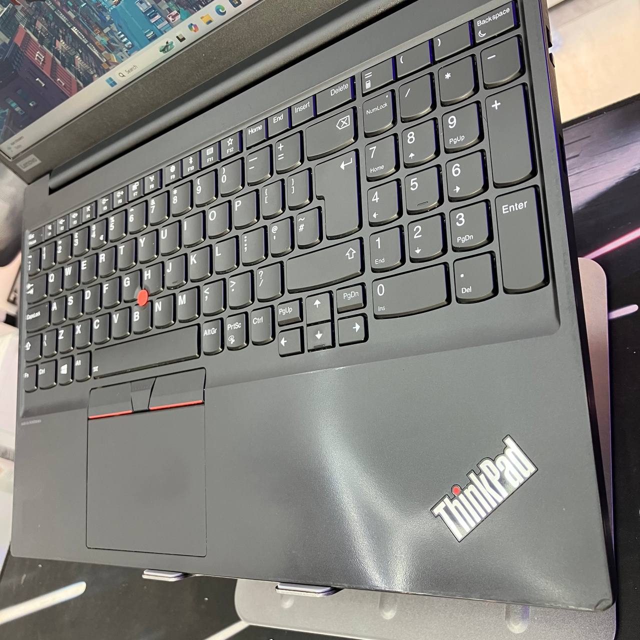 LENOVO  LENOVO THINKPAD E15 I7 10510U 8GB 256SSD 15.6 FHD - LAPTOP vue 4