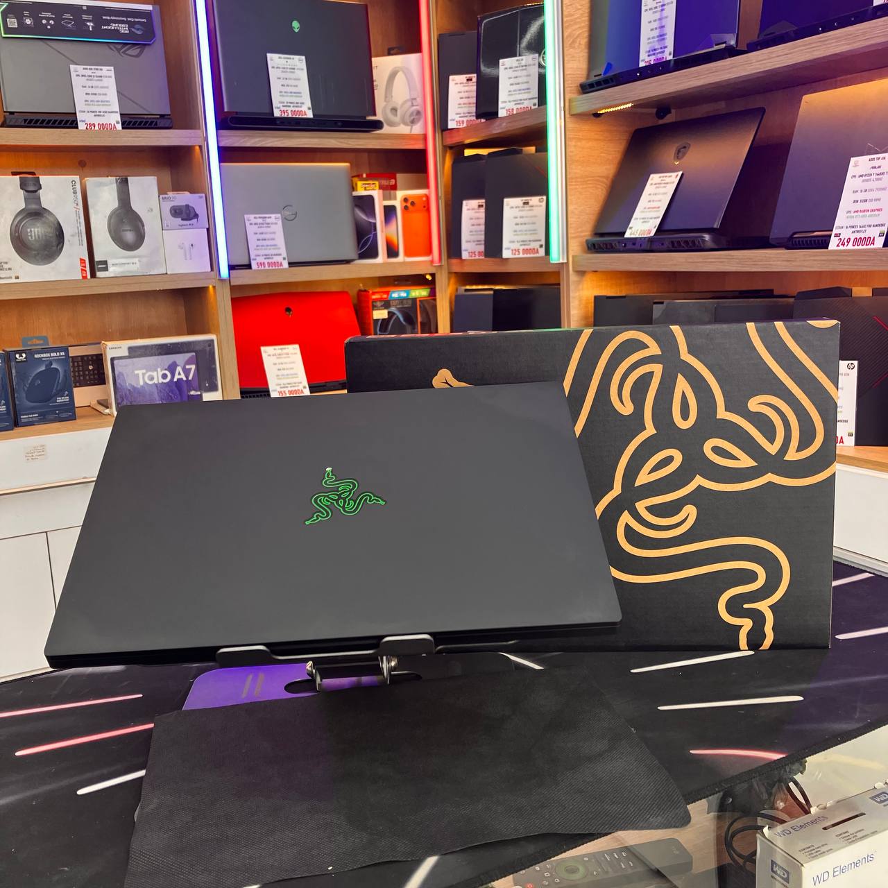 RAZER  RAZER BLADE 14 RYZEN 9 5900HX 16GB 1TB SSD RTX3080 8GBVRAM 14 QHD 165HZ - LAPTOP vue 5