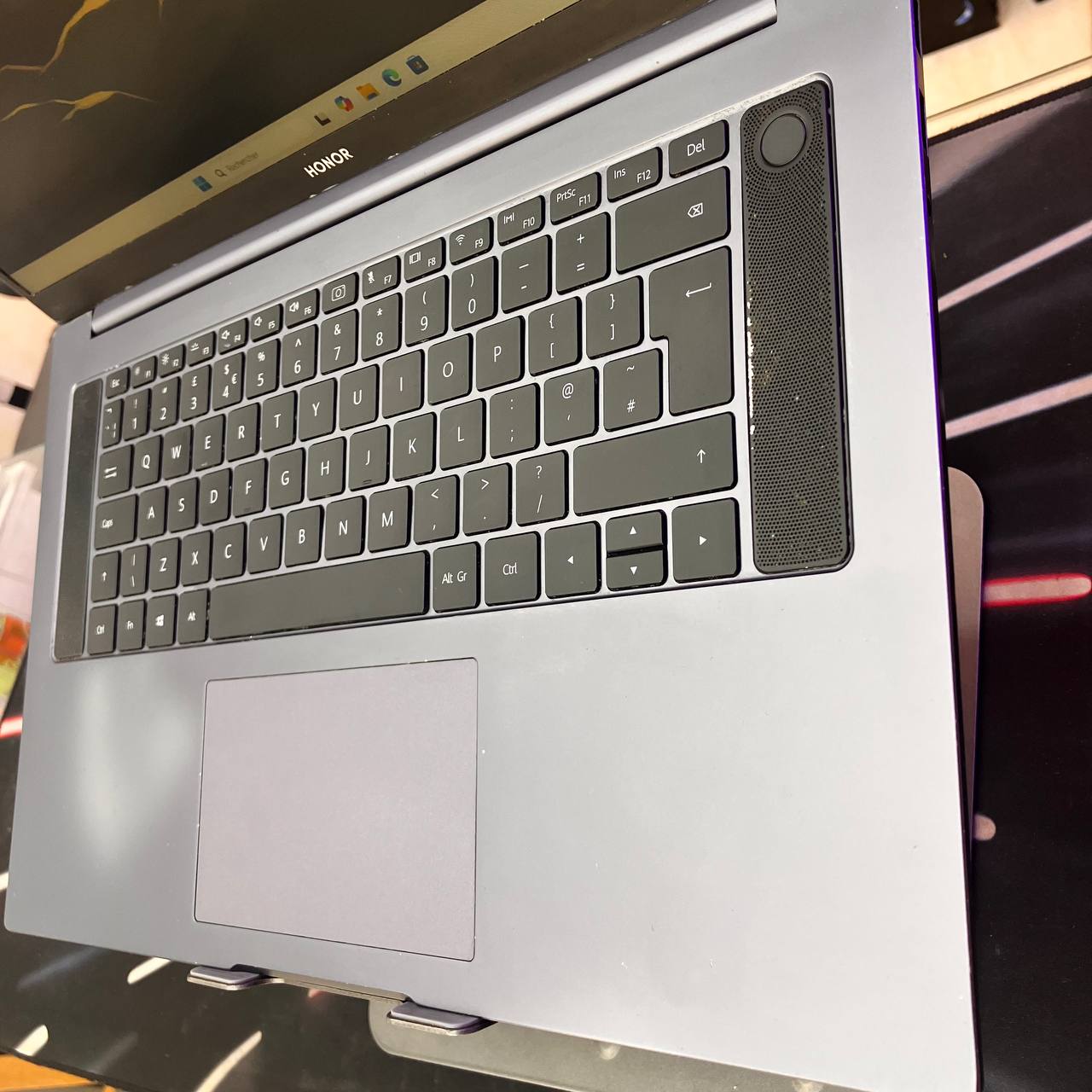 HUAWEI  HONOR MAGICBOOK PRO 16 RYZEN 5 4600H 16GB 512SSD 16 FHD - LAPTOP vue 4