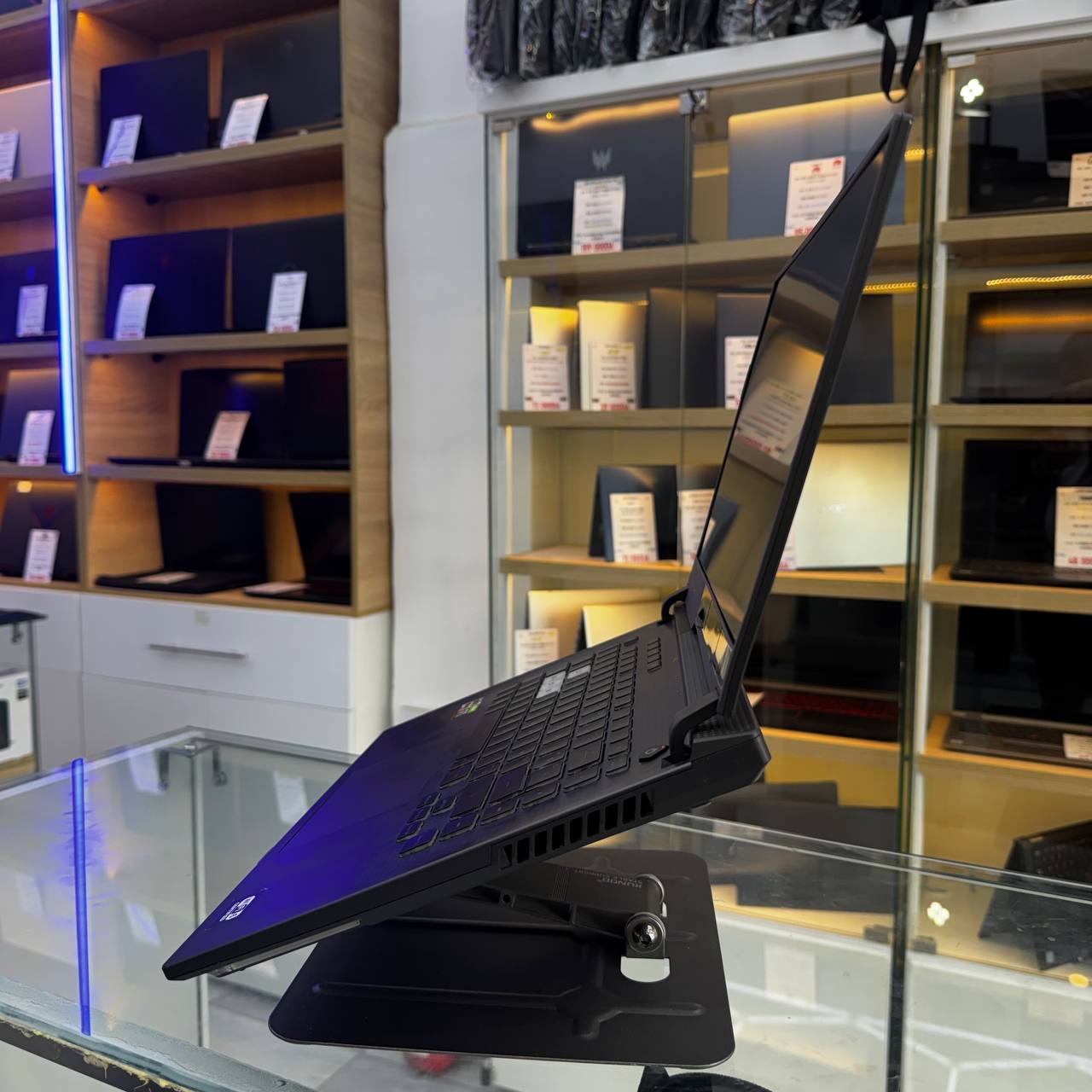 ASUS ASUS ROG STRIX G513 RYZEN 7 4800H 16GB 512SSD RTX3050 4GBVRAM 15.6 FHD 144HZ - LAPTOP vue 4