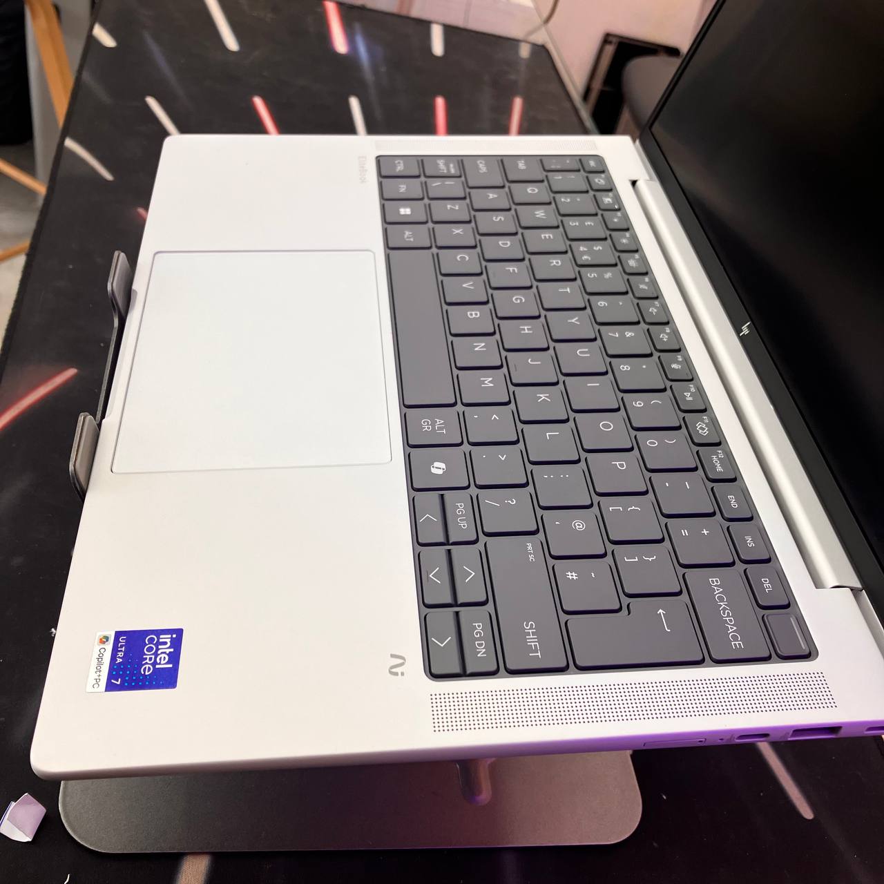 HP HP ELITEBOOK X G1i 14 ULTRA 7 268V 32GB 512SSD 14 FHD+ - LAPTOP vue 5