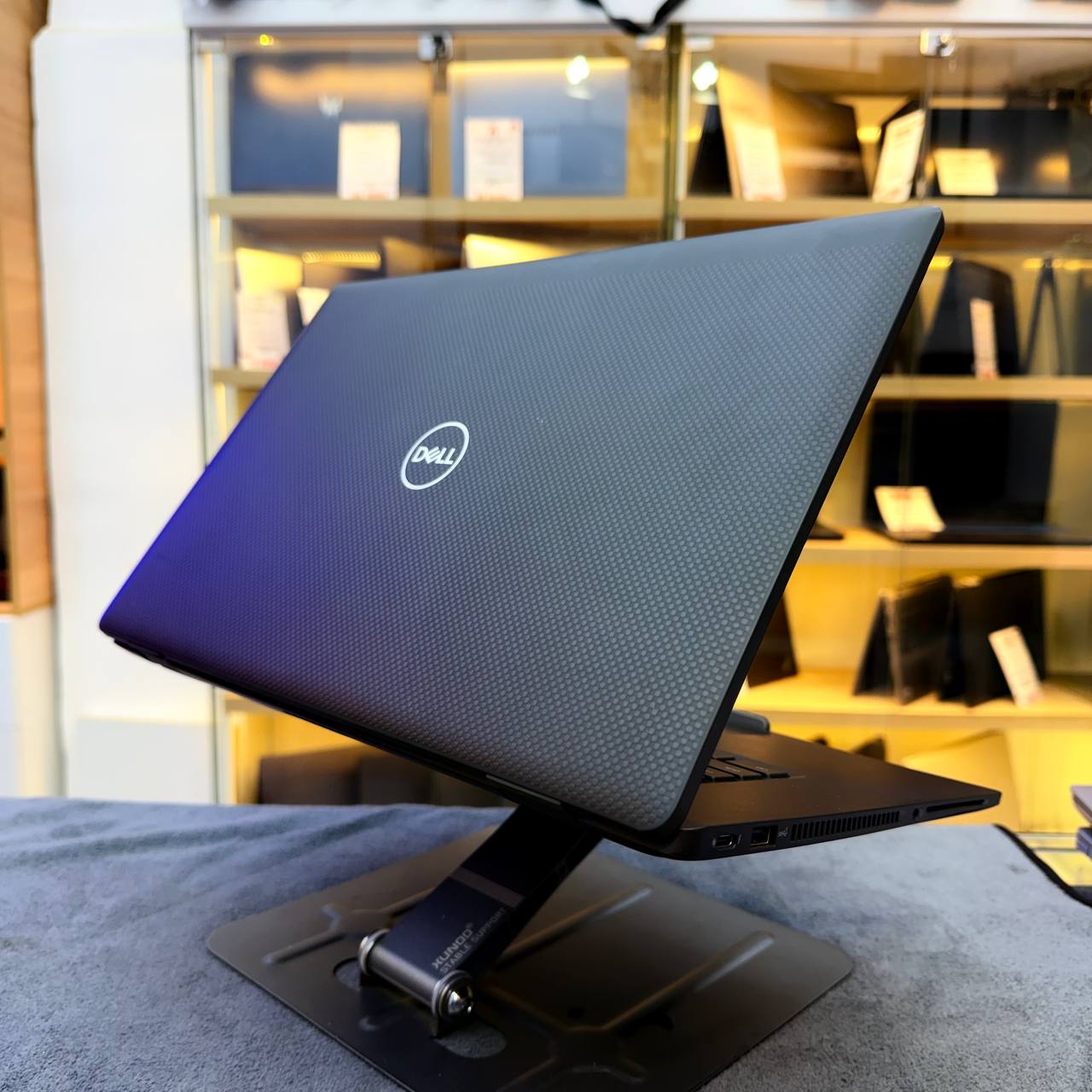 DELL DELL LATITUDE 7530 I7 1265U 32GB 512SSD 15.6' FHD TACTILE - LAPTOP vue 4