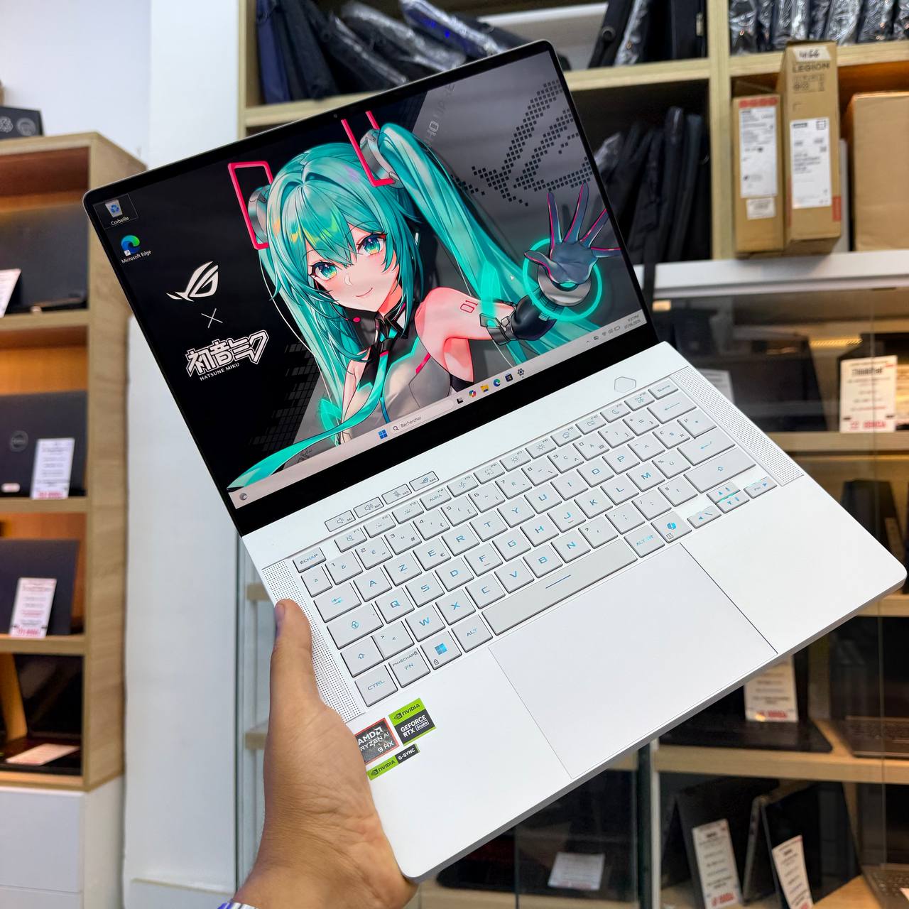 ASUS ASUS ZEPHYRUS G14 AMD RYZEN AI 9 370W RTX 5060 32GB RAM 1TB SSD 14' OLED 3K 120 HZ - LAPTOP vue 2