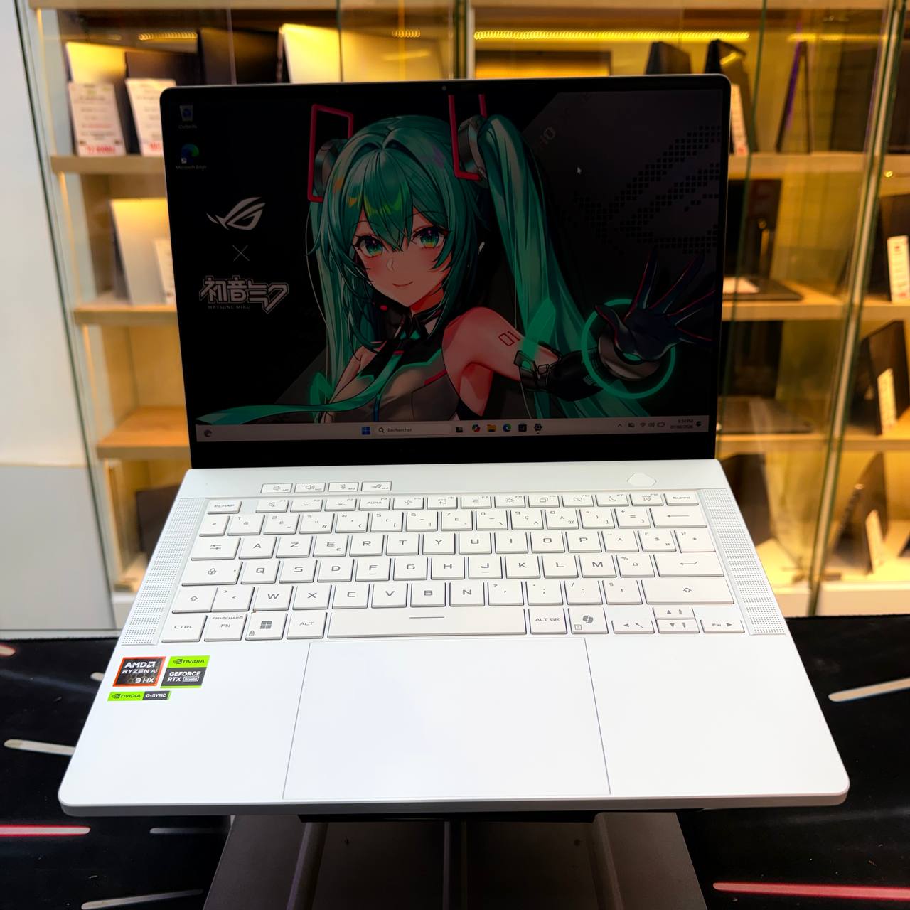 ASUS ASUS ZEPHYRUS G14 AMD RYZEN AI 9 370W RTX 5060 32GB RAM 1TB SSD 14' OLED 3K 120 HZ - LAPTOP vue 5