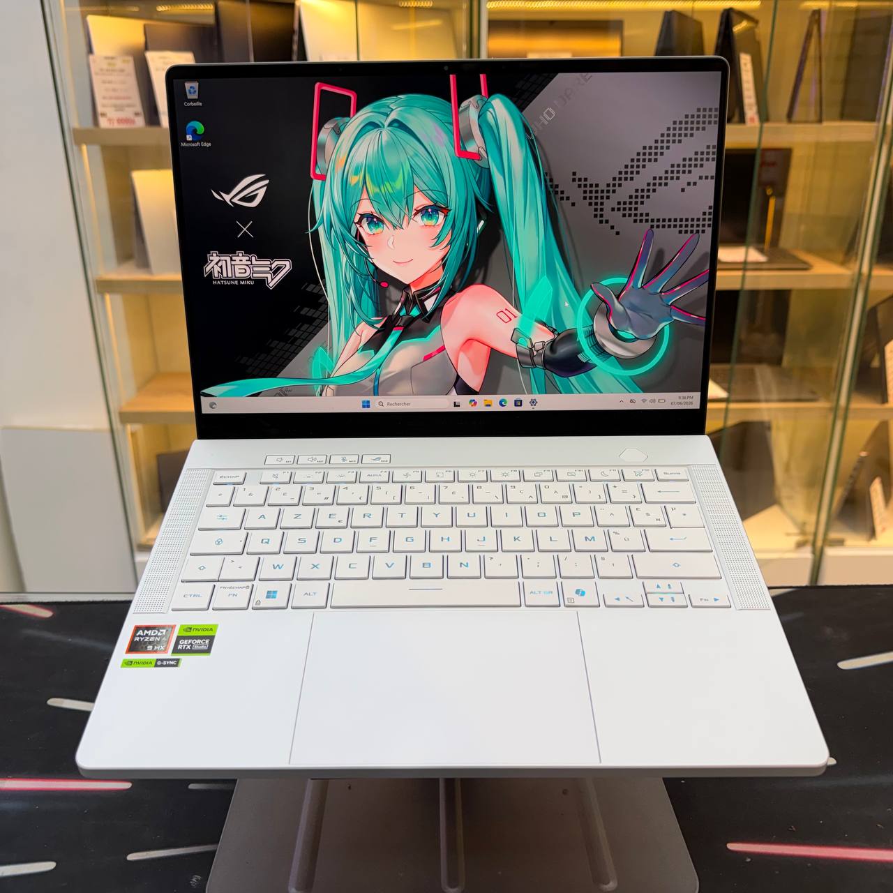 ASUS ASUS ZEPHYRUS G14 AMD RYZEN AI 9 370W RTX 5060 32GB RAM 1TB SSD 14' OLED 3K 120 HZ - LAPTOP vue 4