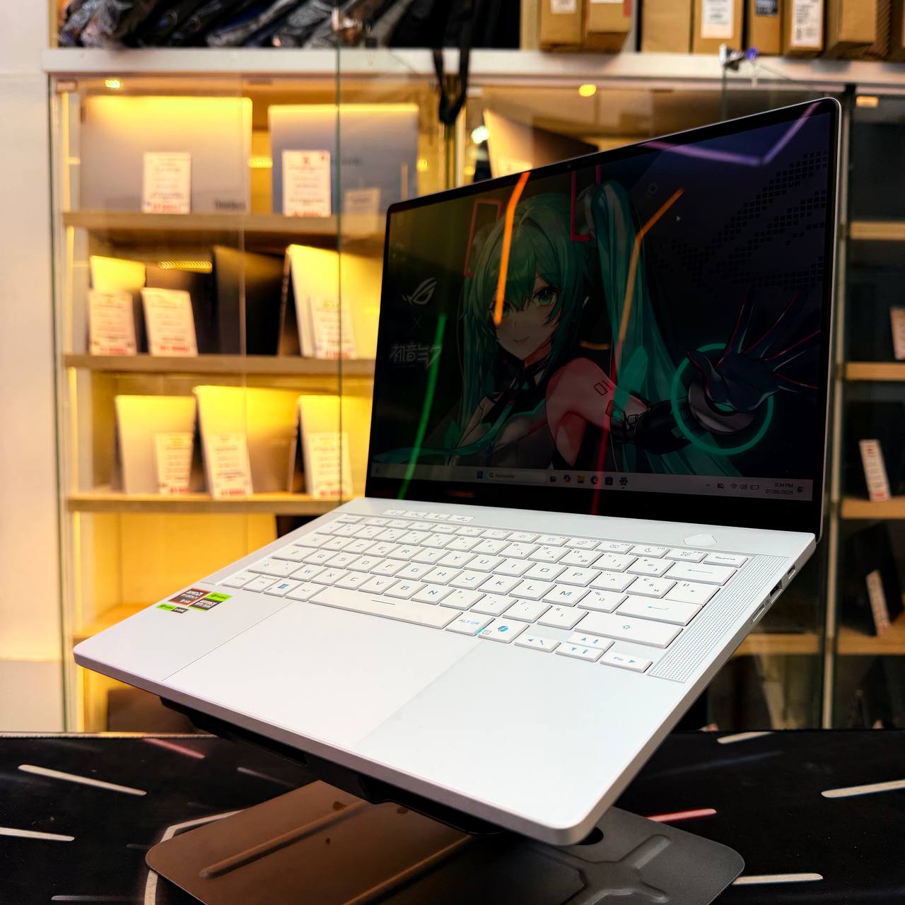 ASUS ASUS ZEPHYRUS G14 AMD RYZEN AI 9 370W RTX 5060 32GB RAM 1TB SSD 14' OLED 3K 120 HZ - LAPTOP vue 6