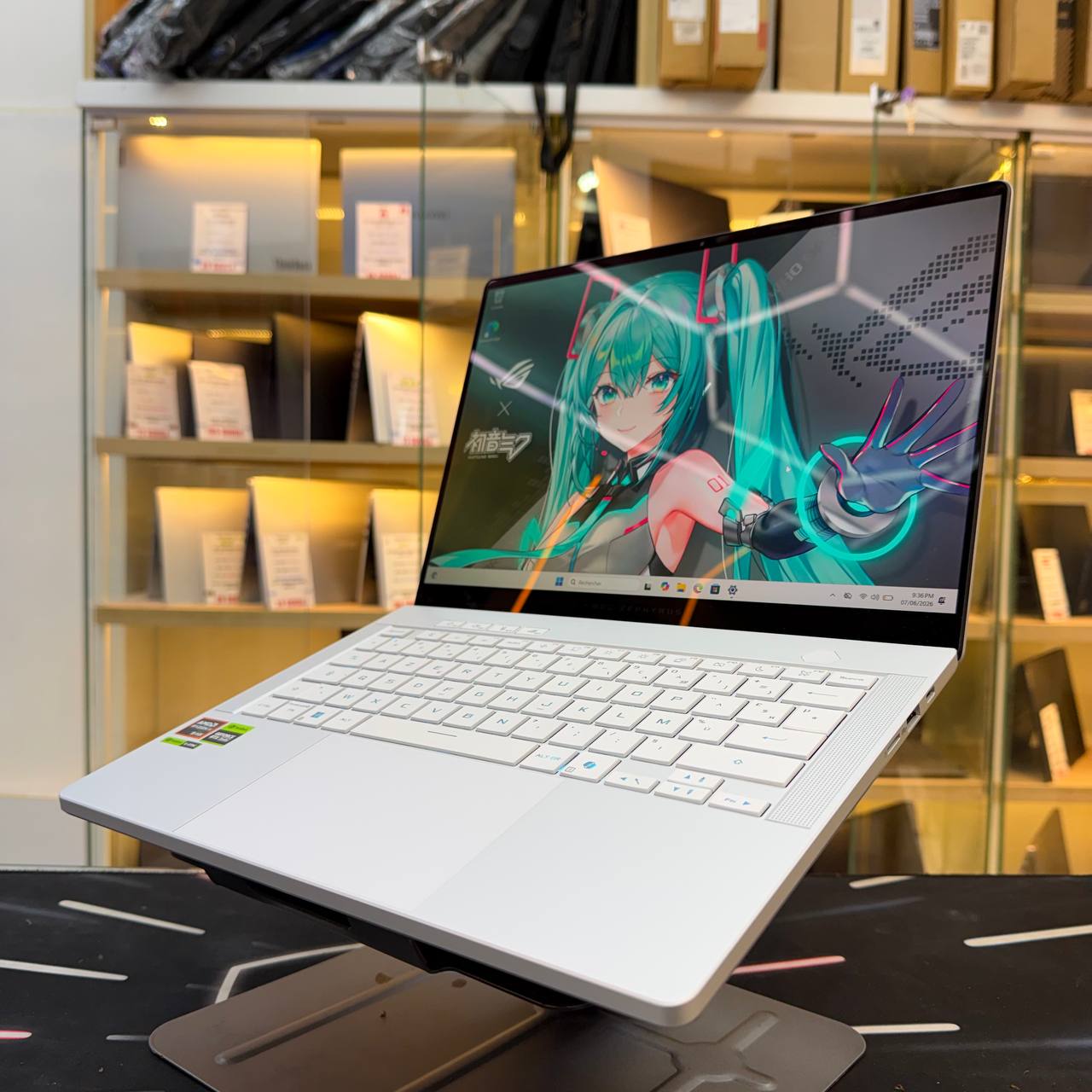 ASUS ASUS ZEPHYRUS G14 AMD RYZEN AI 9 370W RTX 5060 32GB RAM 1TB SSD 14' OLED 3K 120 HZ - LAPTOP vue 8