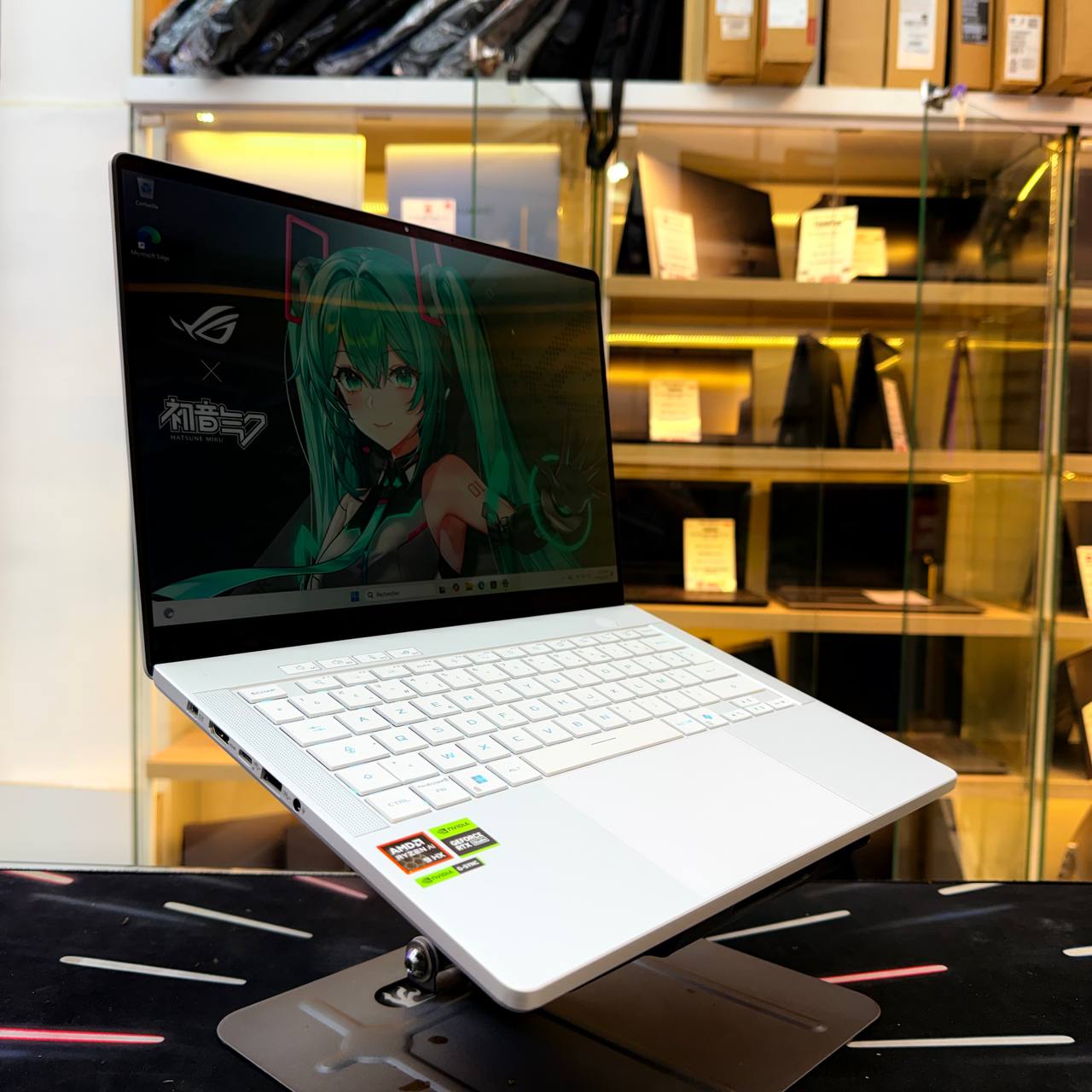 ASUS ASUS ZEPHYRUS G14 AMD RYZEN AI 9 370W RTX 5060 32GB RAM 1TB SSD 14' OLED 3K 120 HZ - LAPTOP vue 7