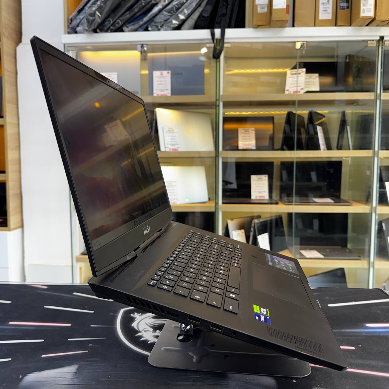 MSI MSI STEALTH 17 INTEL CORE I9 13900H 32 GB RAM 1TB SSD RTX 4090 16GBVRAM 17' FHD 2K 240HZ - LAPTOP vue 5