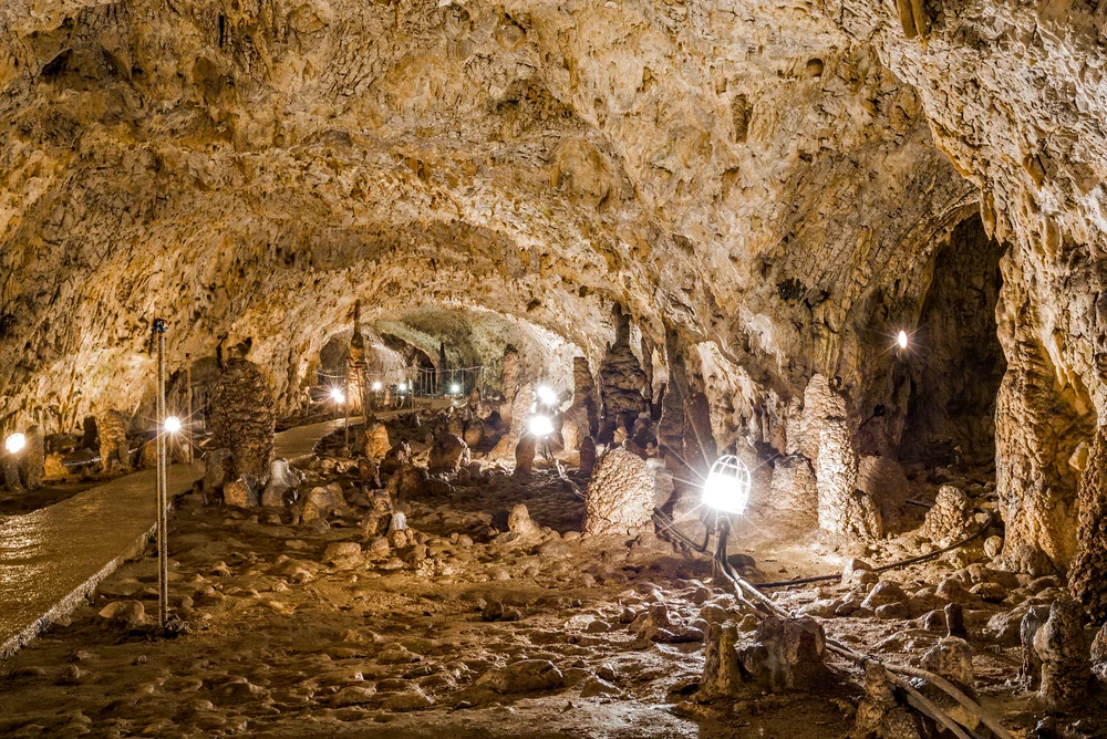 Women's Cave (Peștera Muierilor), Oltenia, Romania — photo 3