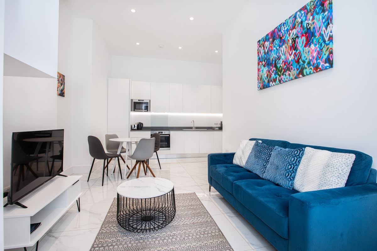 HS1 — Harley One open-plan living with high ceilings