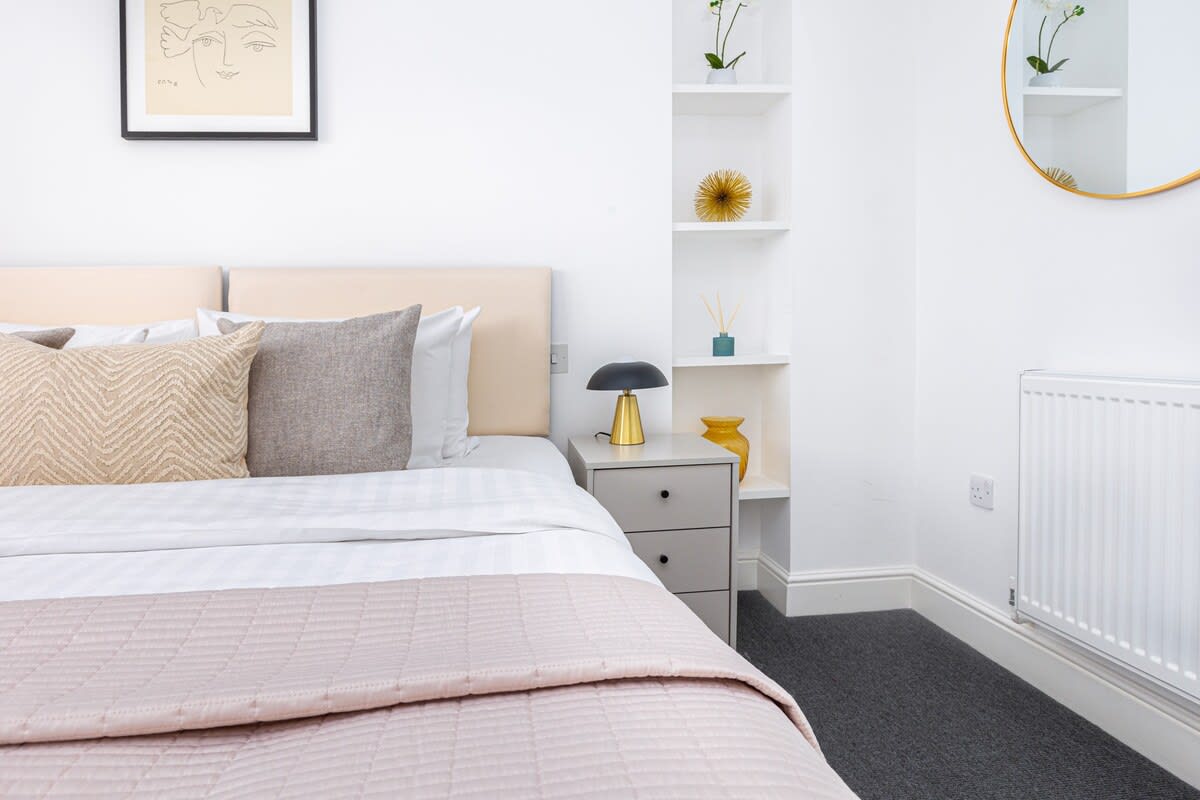 HS7 — The Harley Penthouse — open-plan living and dining