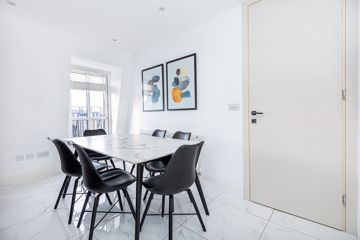Dining room — 8-person marble table