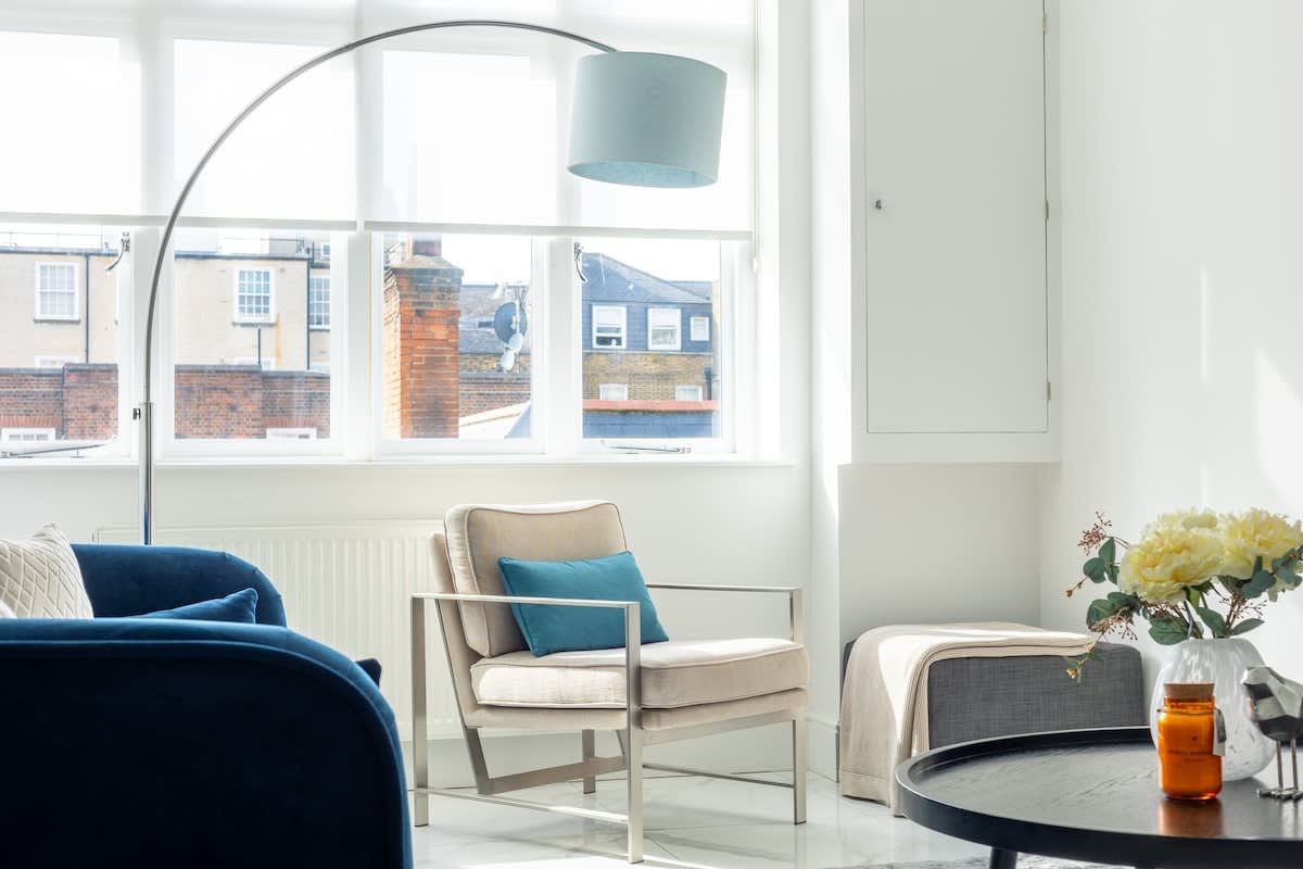 HS3 living area with London view
