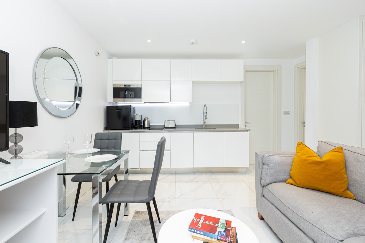 HS6 kitchen and living area