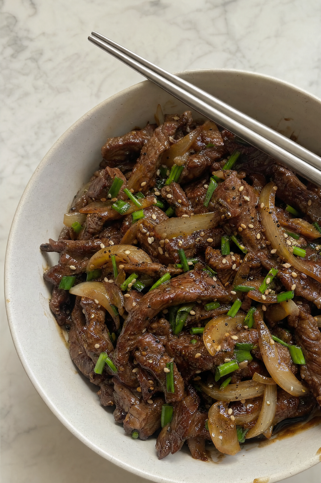 Wok de bœuf-oignons sauce soja-sésame