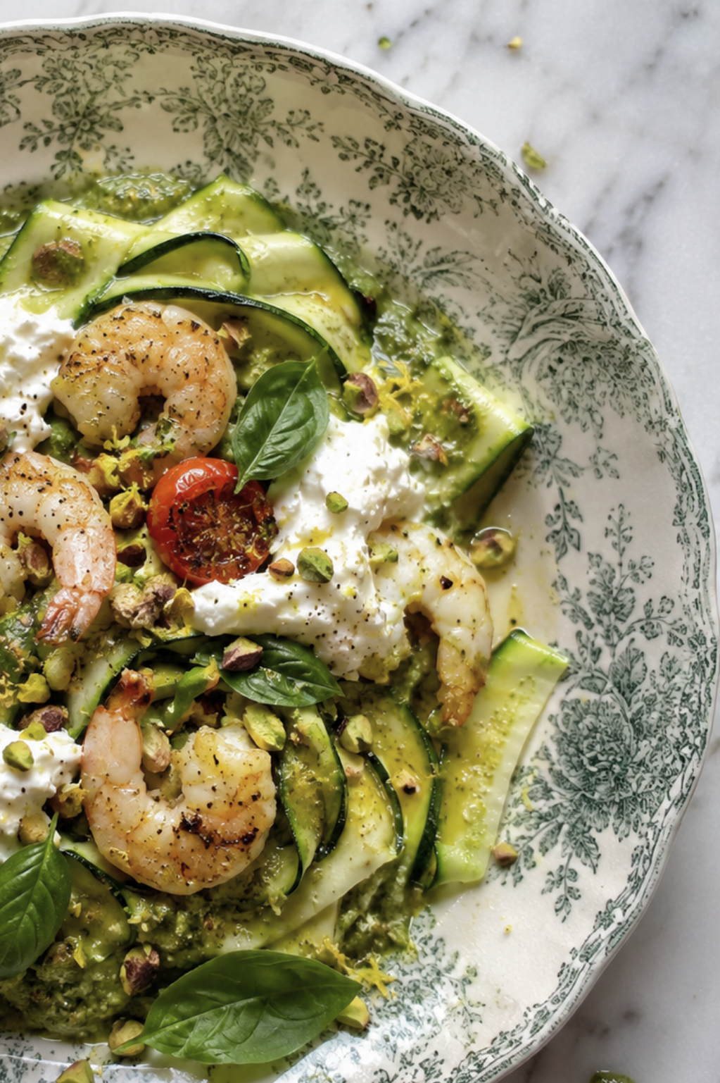 Tagliatelles courgettes, pesto pistache & crevettes