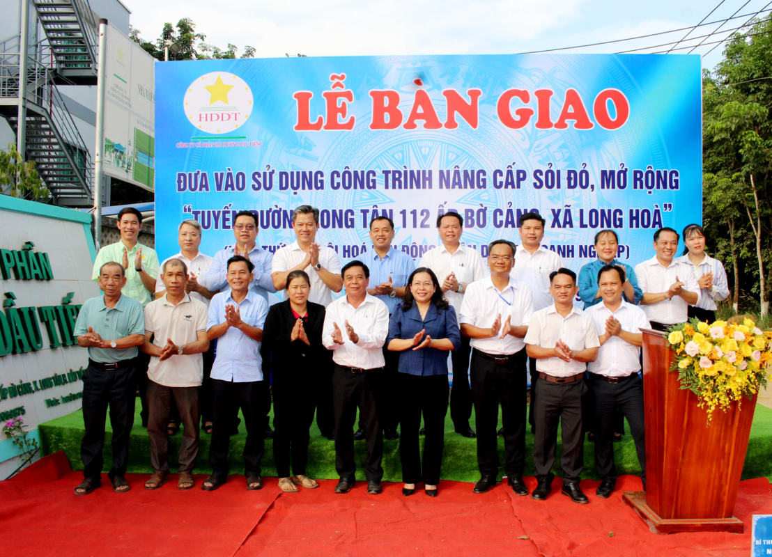 LỄ BÀN GIAO CÔNG TRÌNH NÂNG CẤP TUYẾN ĐƯỜNG LÒNG TÂN 112: KHẲNG ĐỊNH TRÁCH NHIỆM CỦA DOANH NGHIỆP VỚI CỘNG ĐỒNG