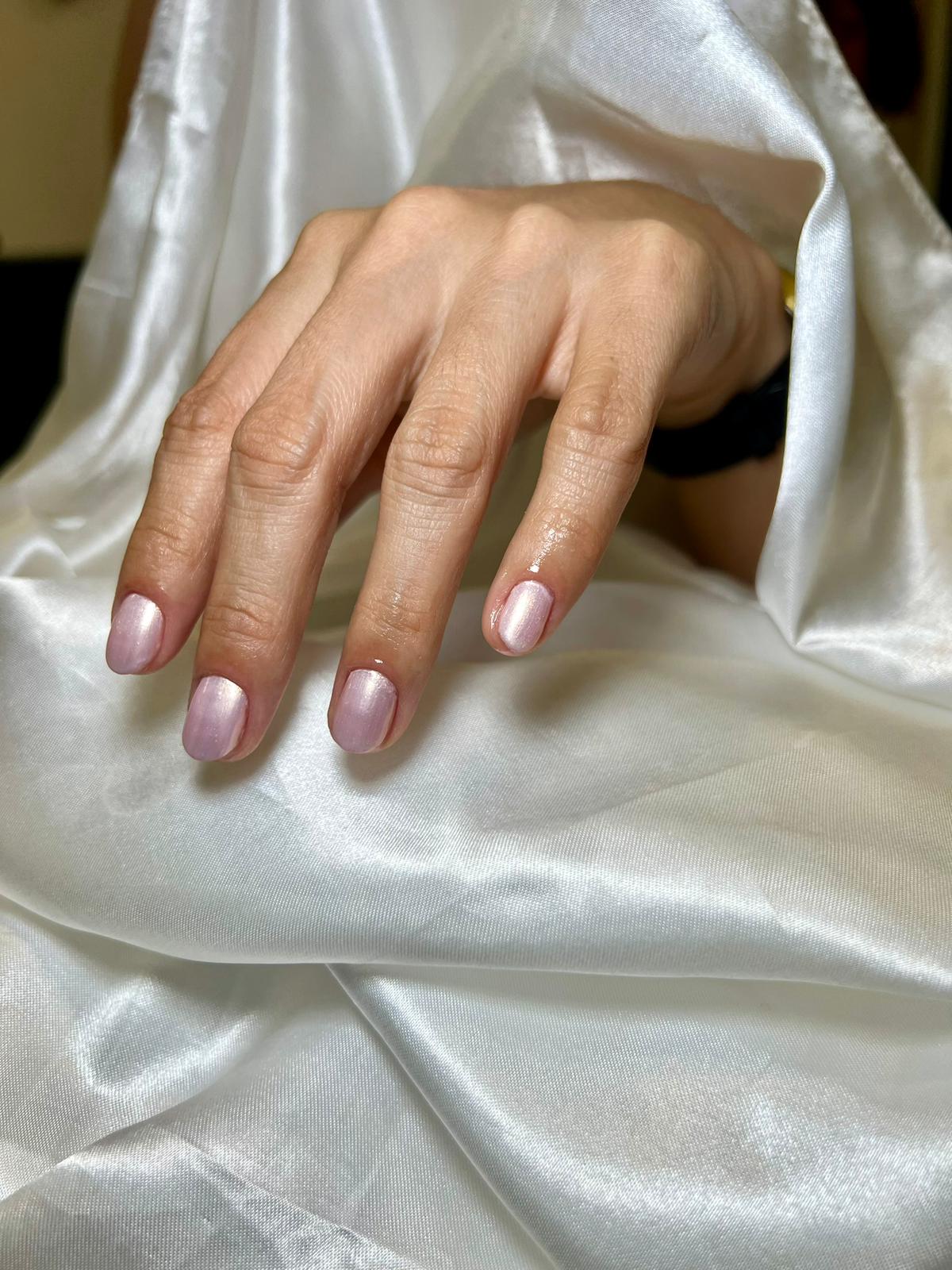 Manicure com verniz convencional