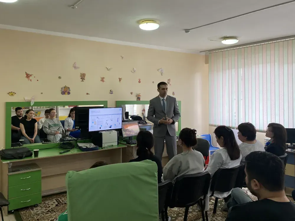 «Мир Слуха» және Advanced Bionics-тен оқыту семинары: клиникалық тәжірибе және Naída Q90 сөйлеу процессорларын баптаудың нәзіктіктері