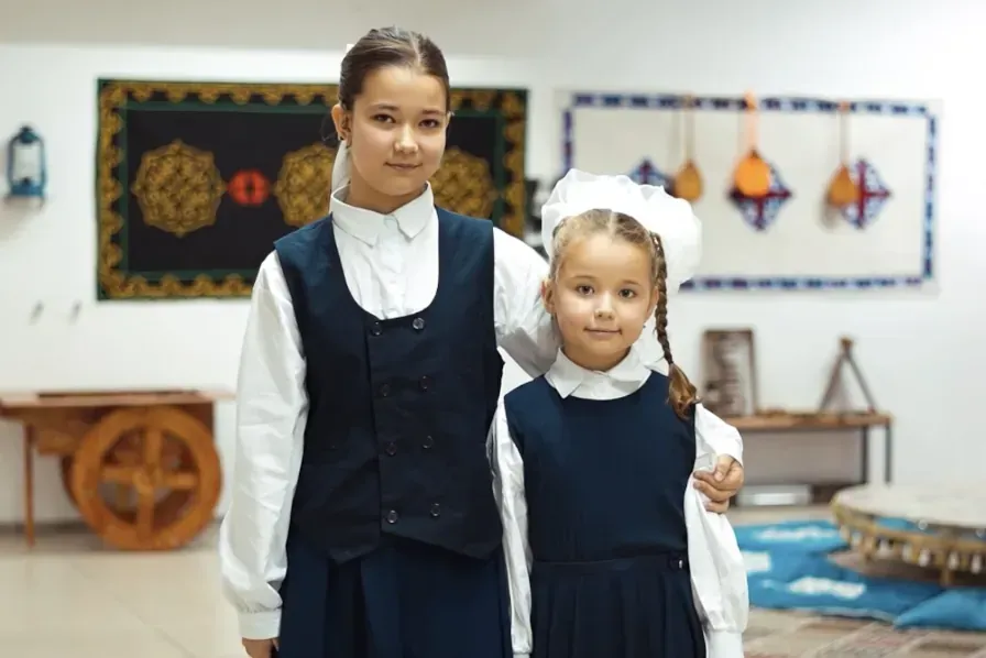 Қауһар мен Айымның тарихы: кохлеарлы имплантация Ақтөбедегі екі қыздың өмірін қалай өзгертті