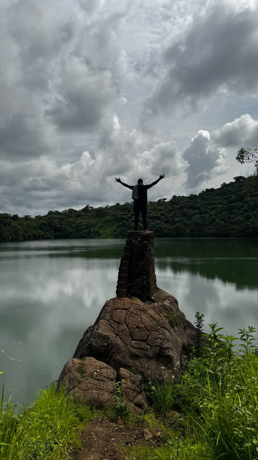 standing on a platform to visualize the beautiful green lake tisson