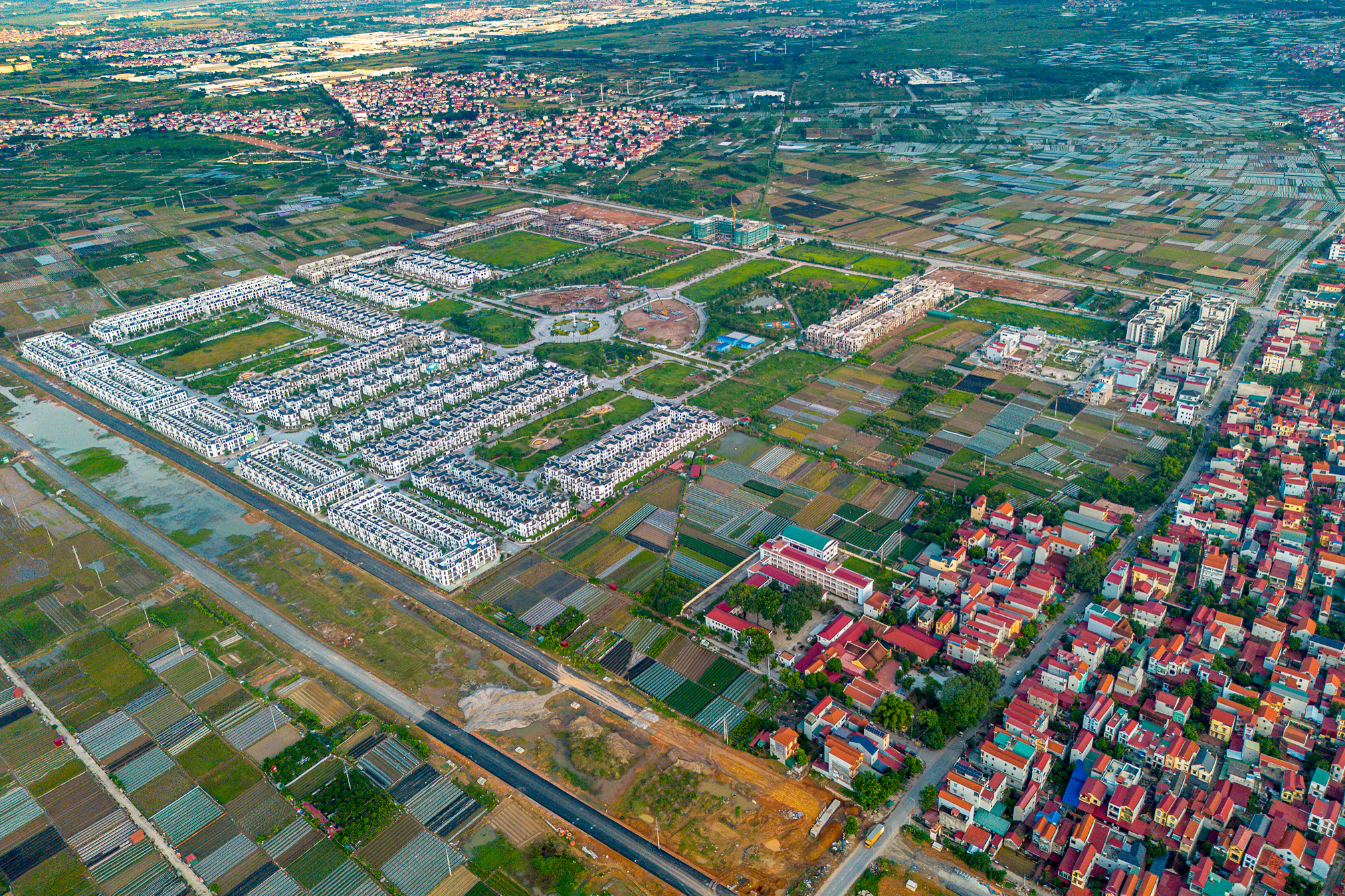 Ngắm cầu gần 10.000 tỷ xây nhanh bậc nhất Hà Nội, dự kiến hoàn thành trong chưa đầy 2 năm, kết nối đại đô thị của Vinhomes và Sun Group- Ảnh 8. Ngắm cầu gần 10.000 tỷ xây nhanh bậc nhất Hà Nội, dự kiến hoàn thành trong chưa đầy 2 năm, kết nối đại đô thị của Vinhomes và Sun Group- Ảnh 8.