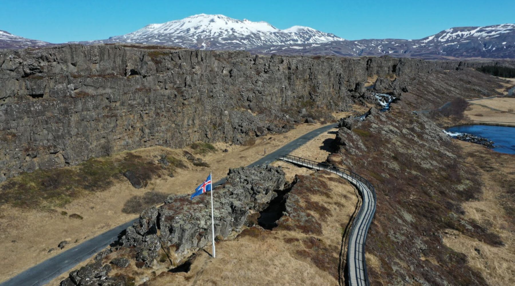 Panoramablick auf die Verwerfung im Nationalpark Thingvellir.