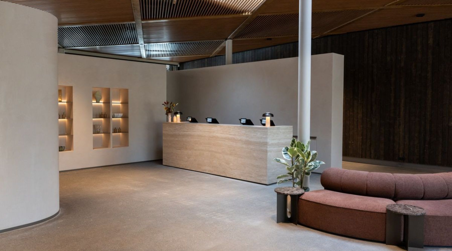 Recepción del lujoso spa Laugarás.