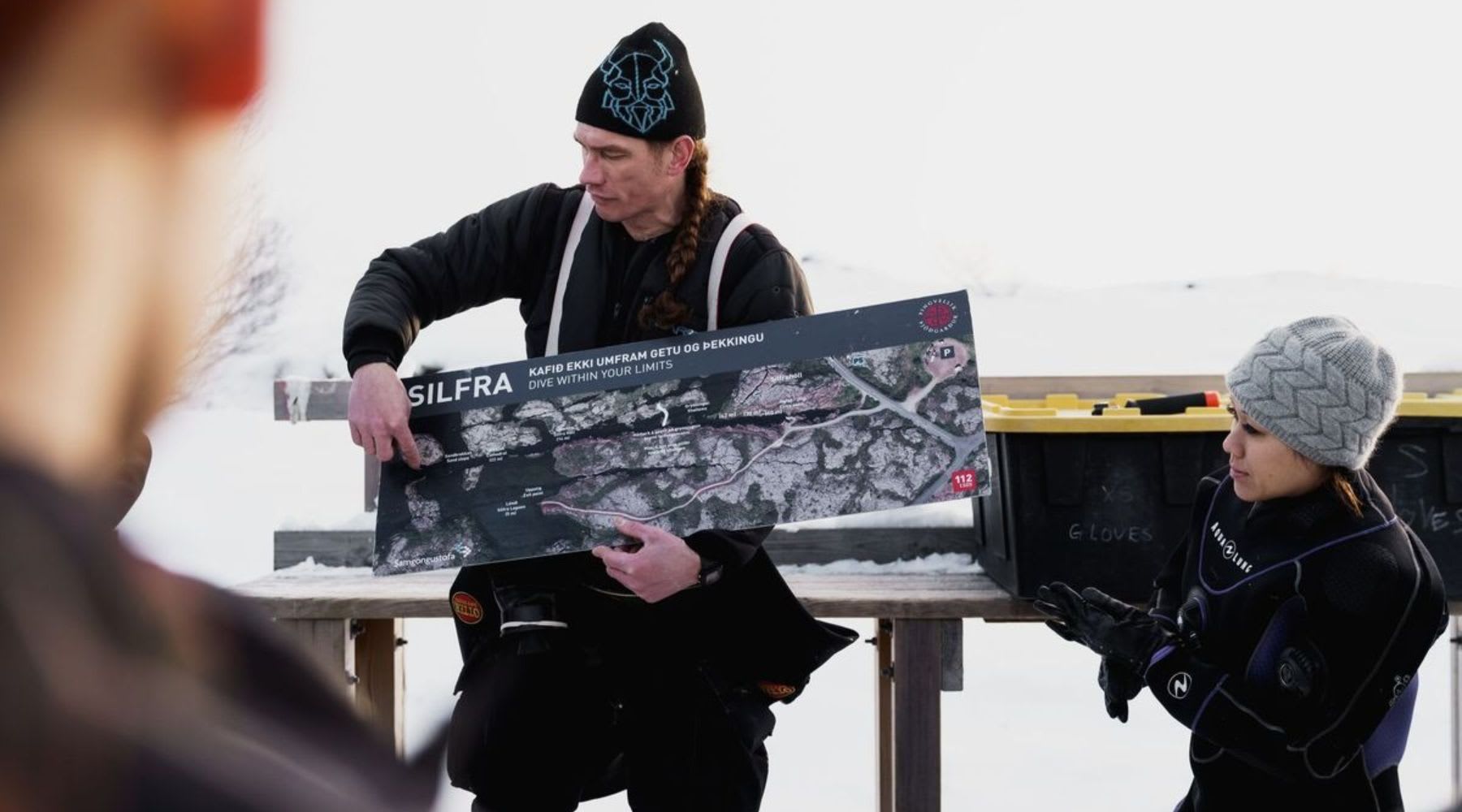 Guide explaining the Silfra snorkeling route with a map before the tour