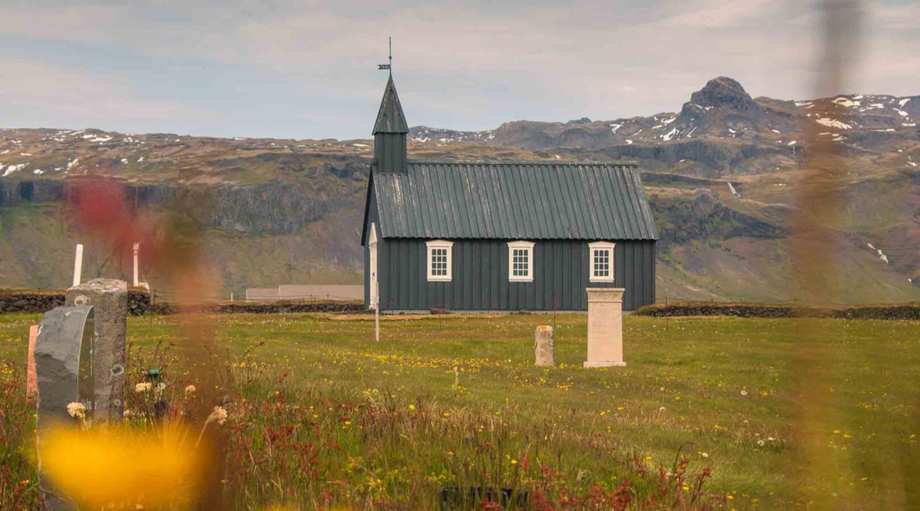 Chiesa nera d'Islanda nella penisola di Snæfellsnes.